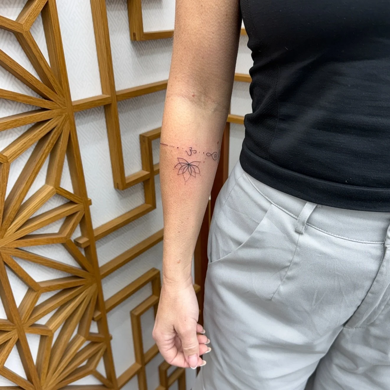 Fine-line arm band for @hjacks__ 

💗💗💗💗💗💗💗💗💗💗💗
🕉️🕉️🕉️🕉️🕉️🕉️🕉️🕉️🕉️🕉️🕉️
🌀🌀🌀🌀🌀🌀🌀🌀🌀🌀🌀

#finelinetattoo #tattoo #om #unalometattoo #unalome