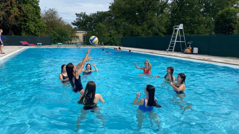 Ecoledesroches.pool.activites.jpg