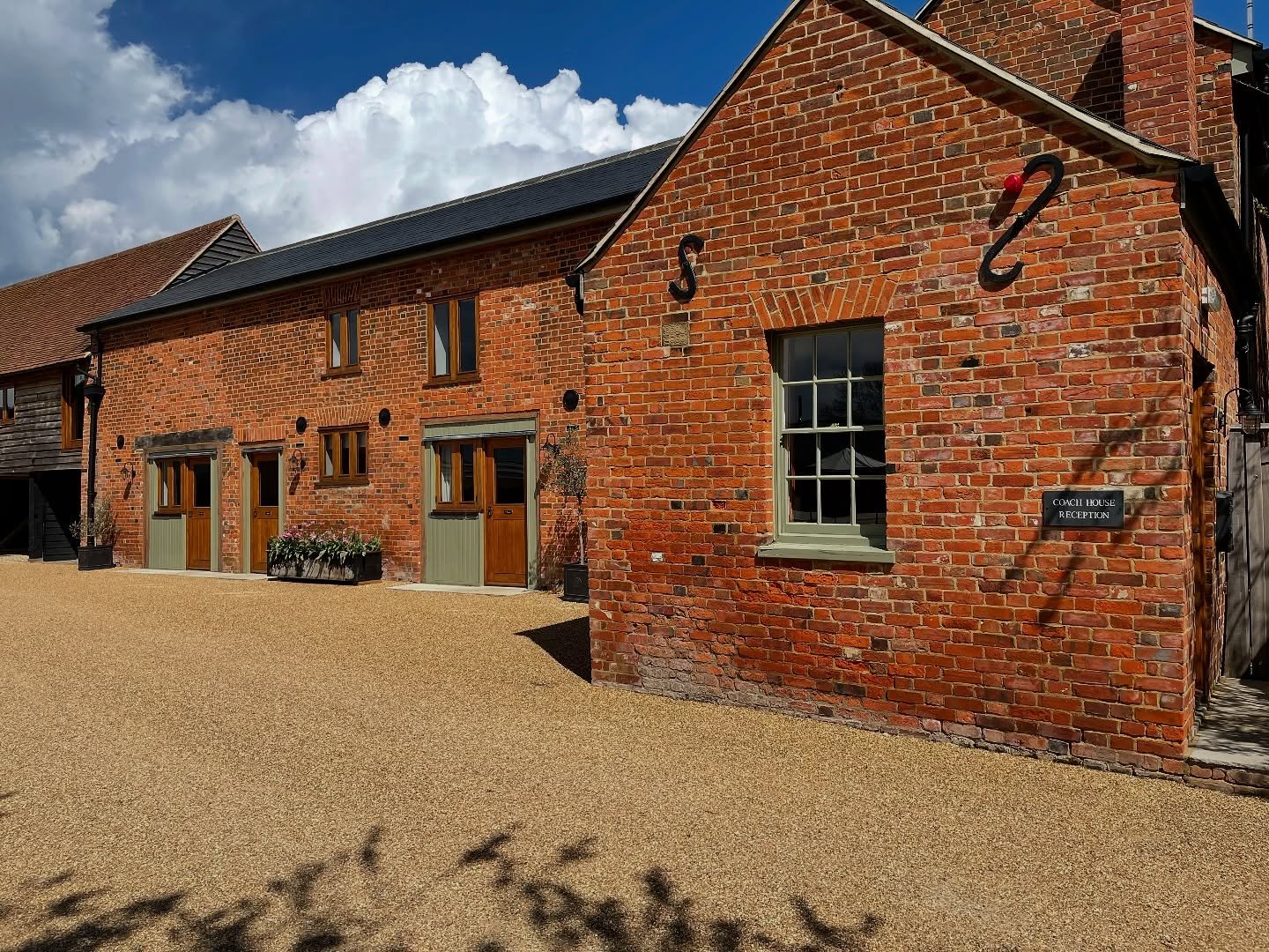Have you heard about our Coachhouse? 🪞
Here at Apton Hall we can offer you 7 rooms of guest accommodation onsite. All 7 rooms are located within our Coachhouse, just a stones throw away from the main part of the venue. These rooms are available to c
