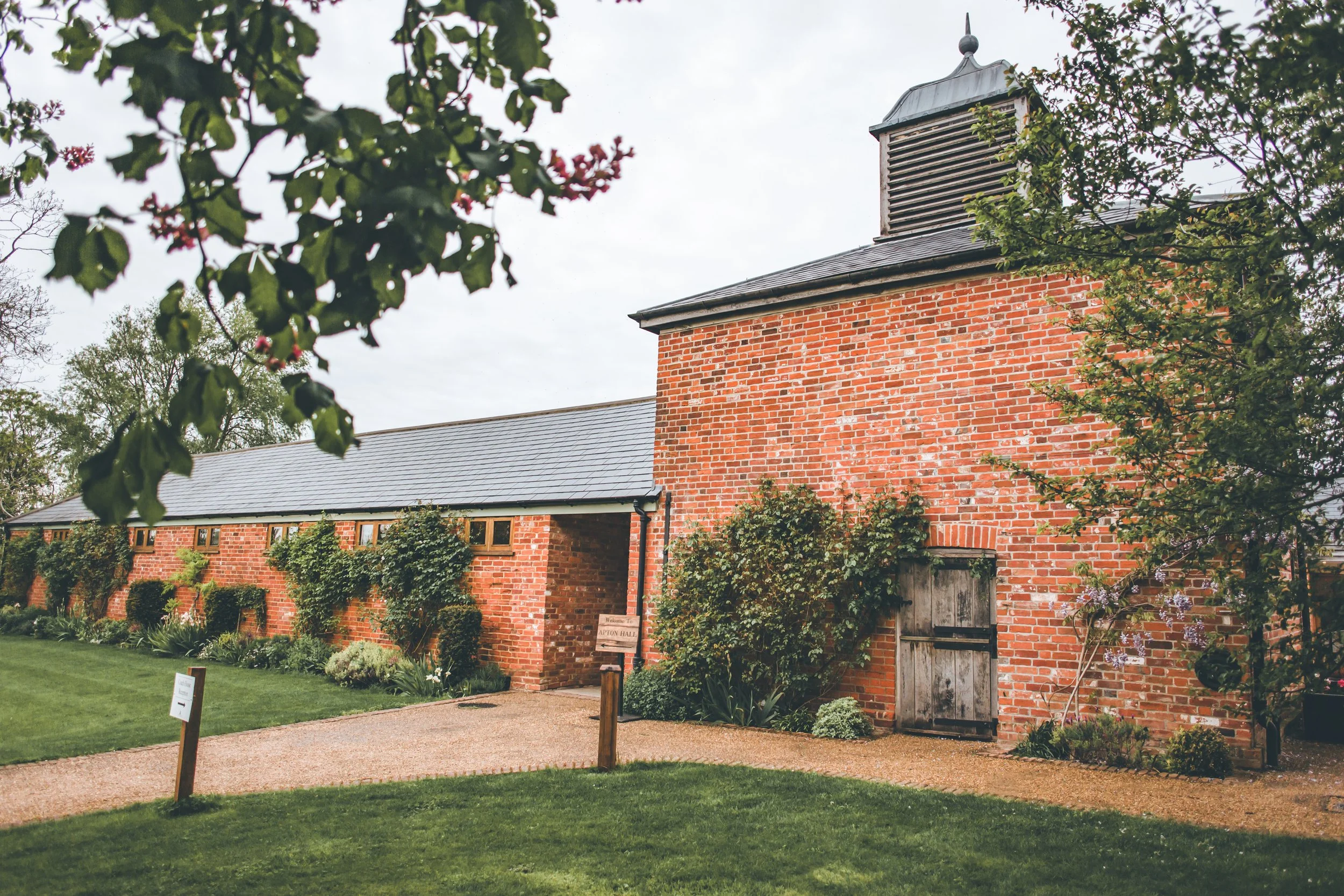 Mr&MrsWiliams-AptonHall-5.jpg