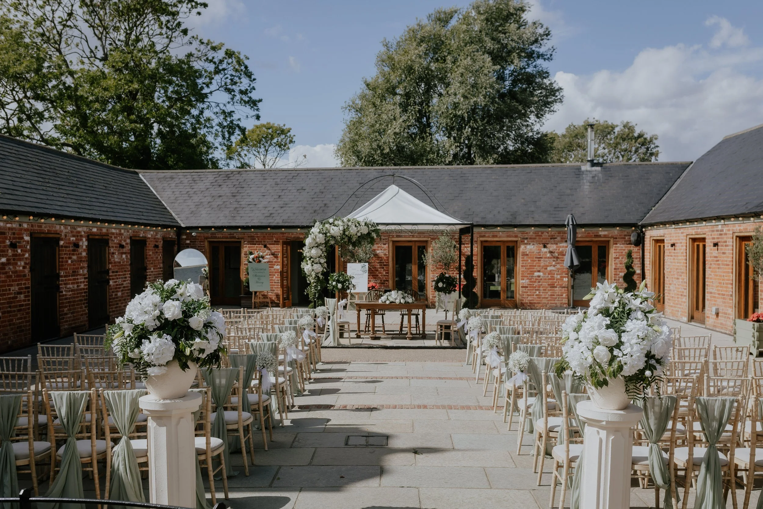 Shannon & Henry-outdoor ceremony the kensington photographer..jpg