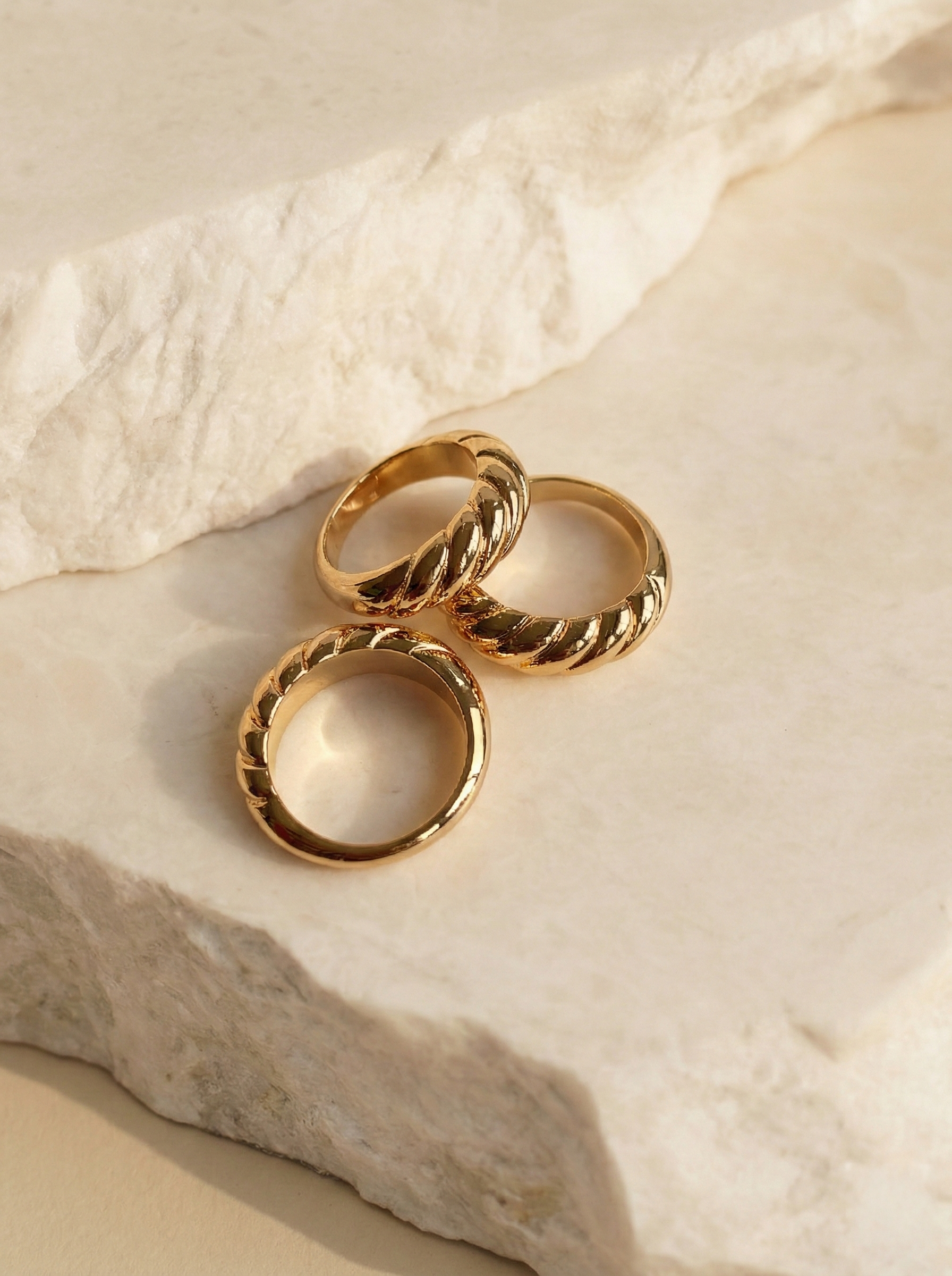 Elegante Goldene Croissant-Ringe