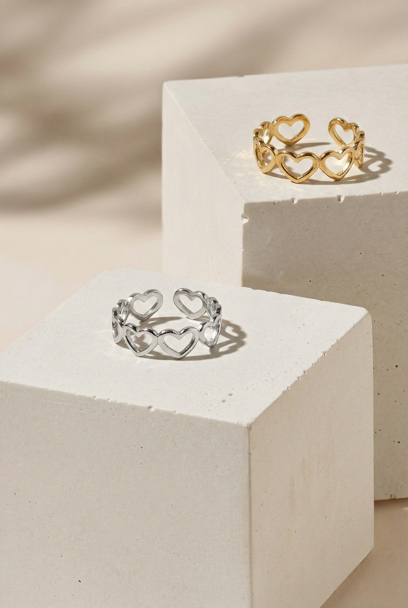 Herzförmiger Statement-Ring in Silber und Gold