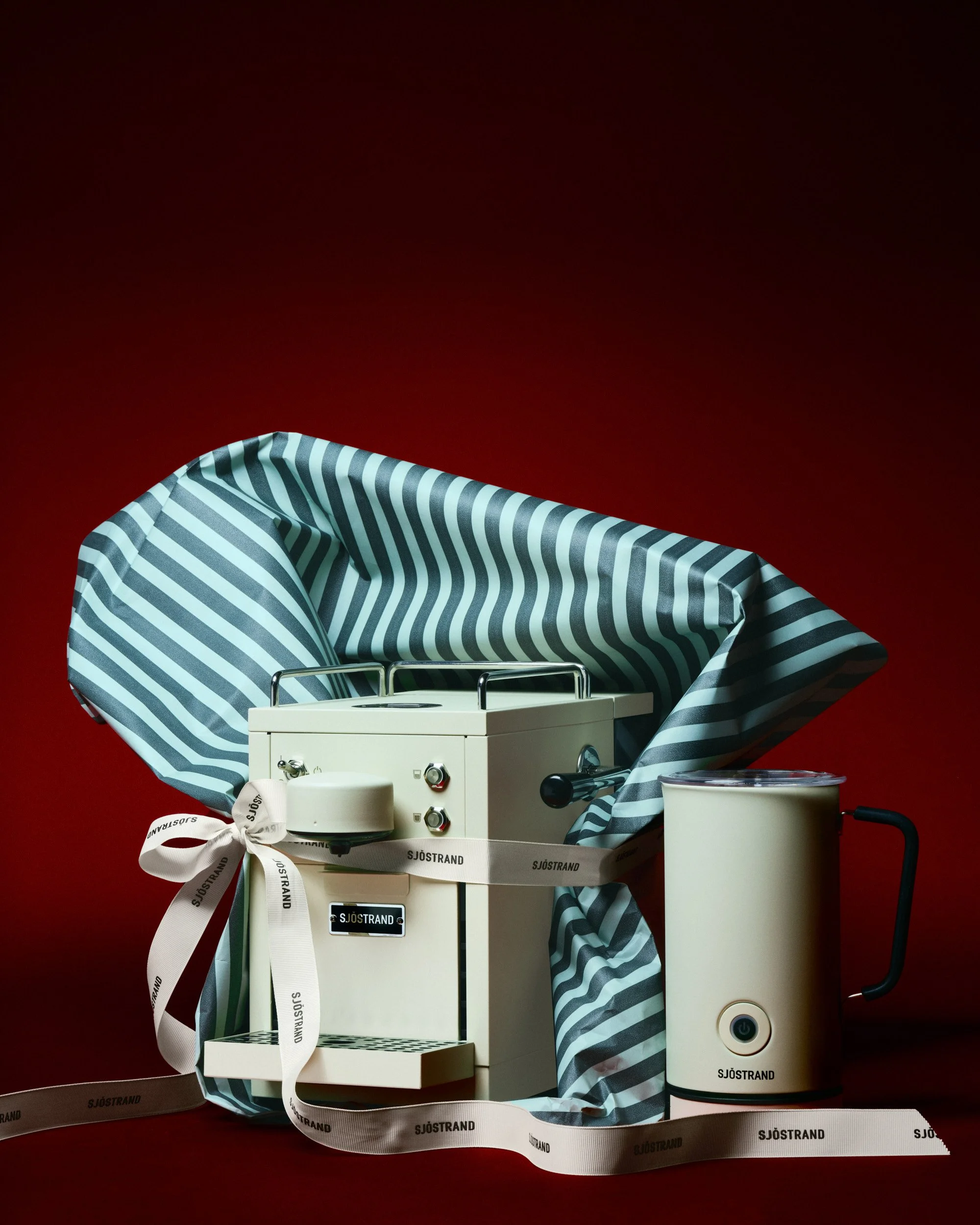 241024_SJÖSTRAND_05_BEIGE_MACHINE_012.jpg