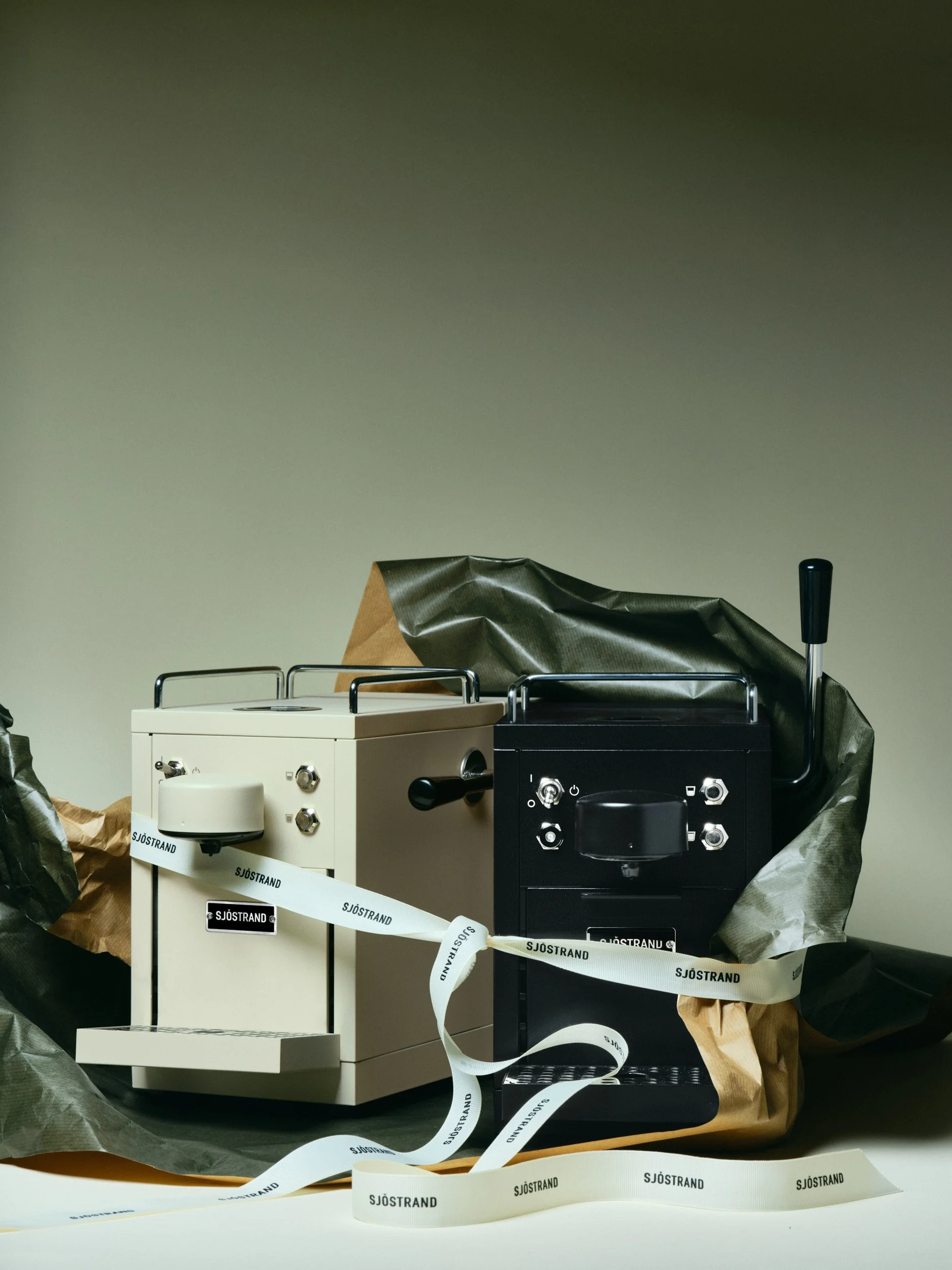 241024_SJÖSTRAND_10_BLACK_BEIGE_MACHINE_025.jpg
