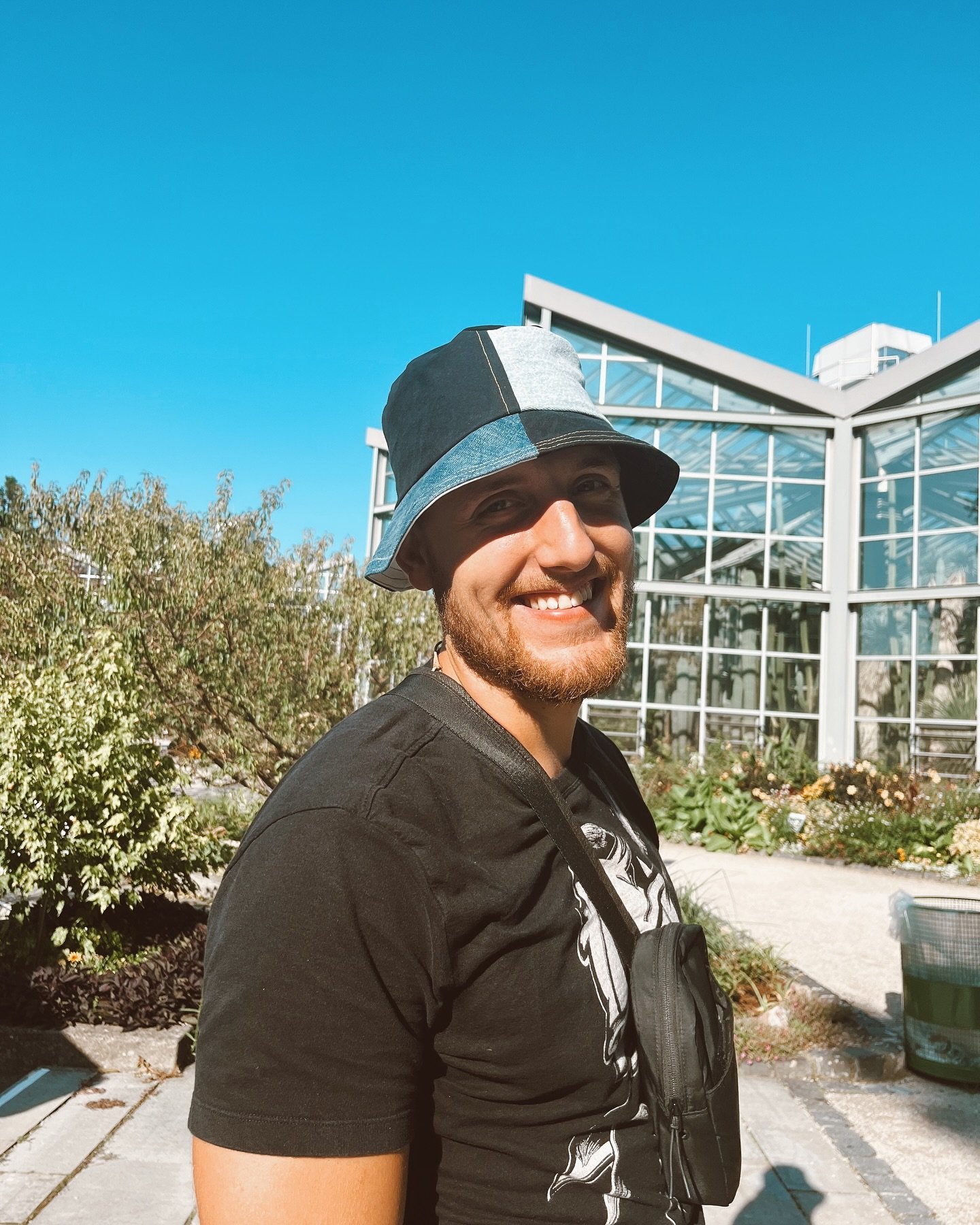 Moja ljubav i ja smo se zaljubili zato &scaron;to je on naručio jaknicu od mene. 🥹

OBOŽAVAM to &scaron;to je na&scaron;a priča započela MALA custom jaknicom i &scaron;to ju imamo kao uspomenu na početak najljep&scaron;eg razdoblja na&scaron;ih živo