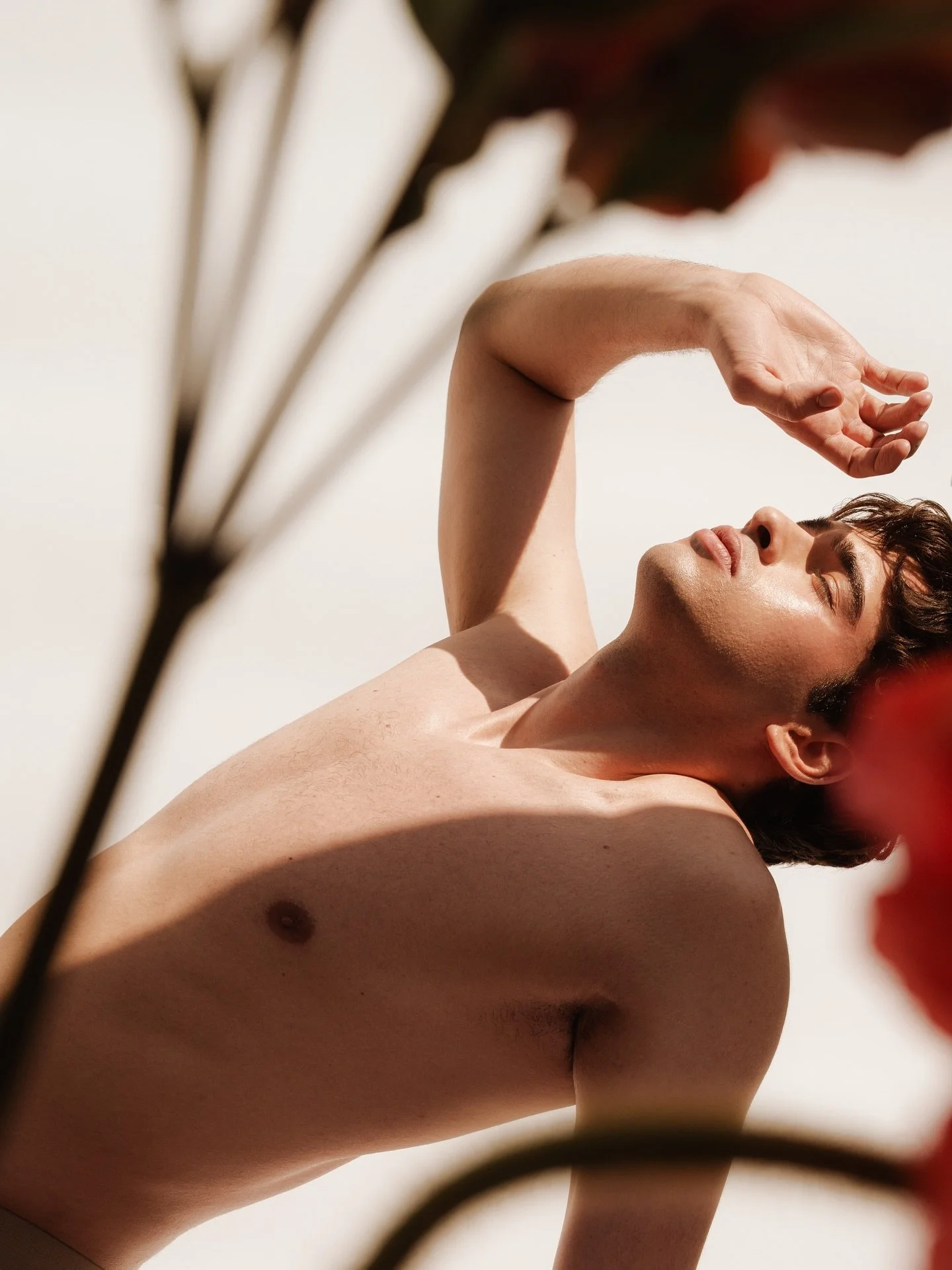 muse @timoxh_ 
hair&amp;makeup magic by @miroslavamakeupartist 
special thanks to @gruenes_zimmer_ 💐
#flowerpower