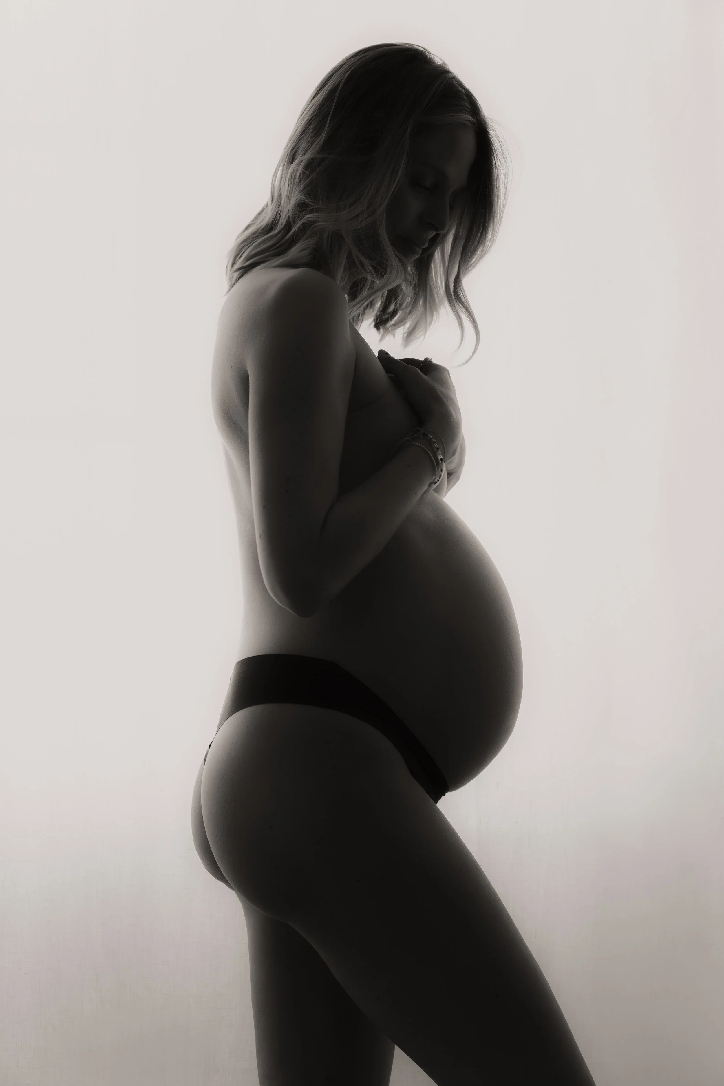 Tanja-Babybauch-sw-54.jpg