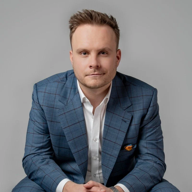 Coaching client — entrepreneur working with Lukas Kahler on clarity and self-leadership