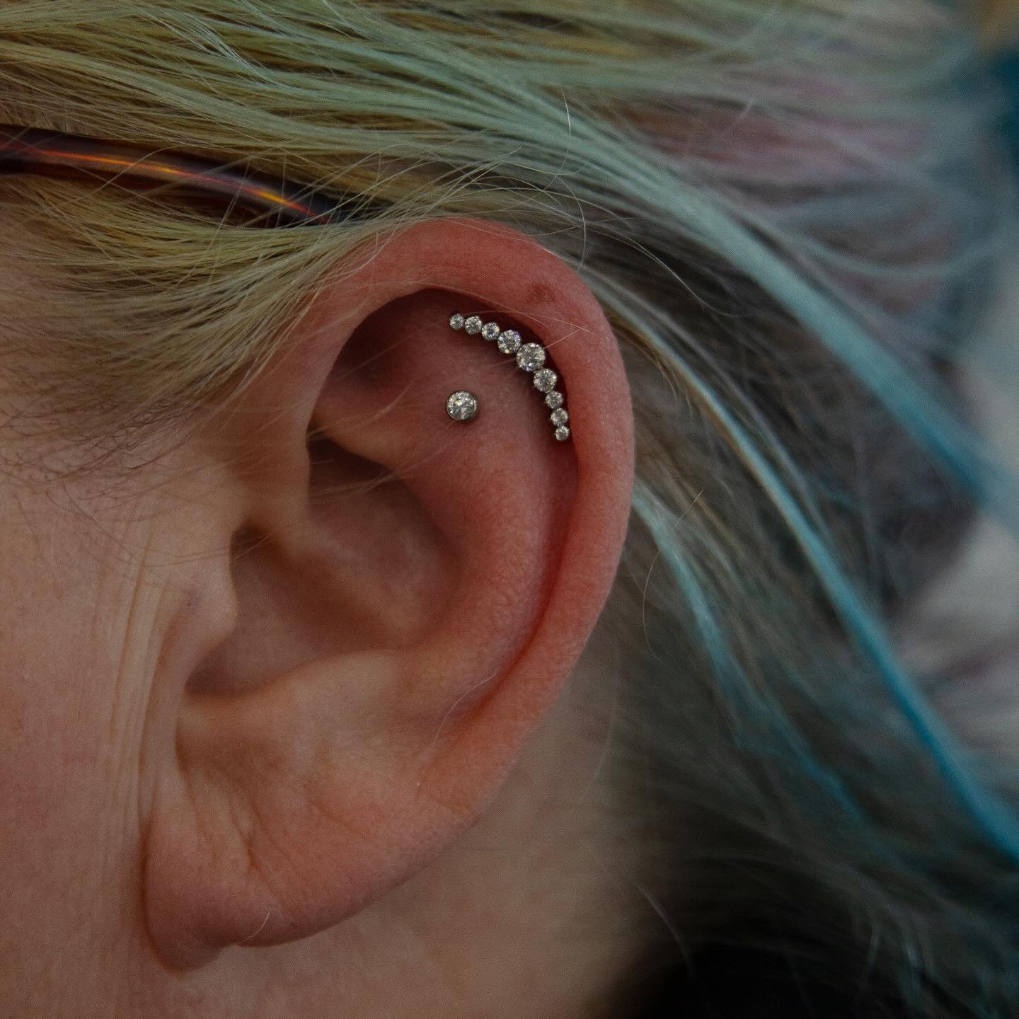 A fresh helix and flat piercing for one of my lovely clients with some of our upgraded jewellery. I&rsquo;m just in love with these pieces ✨

All our jewellery is implant or medical grade titanium and can be used in fresh or healed piercings!

For bo