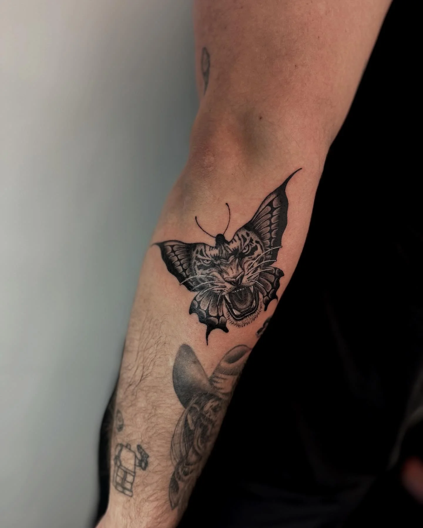 Liam was back in the hot seat this week for a couple of new additions! Loved doing these!
For yours email: tiegam@almostangels.co.uk or Dm me 😊
 
#betheinkspiration #aatattoofamily #almostangelstattoofamily #almostangelstattoostudio #ely #cambridges