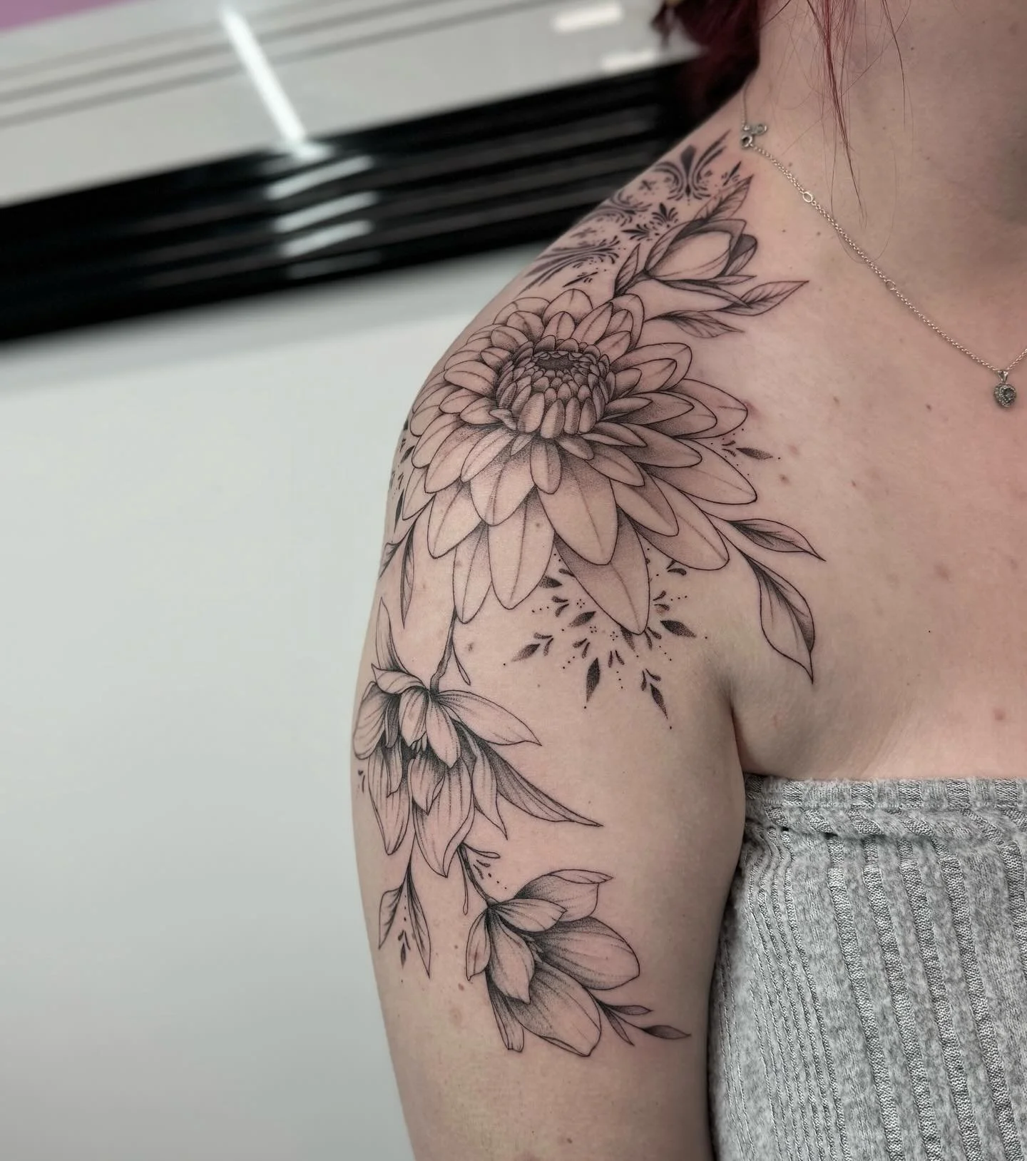 Beautiful floral piece for Rhiannon! I loved putting this together and seeing it come to life. It’s always a pleasure with this lovely lady! 💕 
If you’d like something like this email me via tiegan@almostangels.co.uk to get yours booked