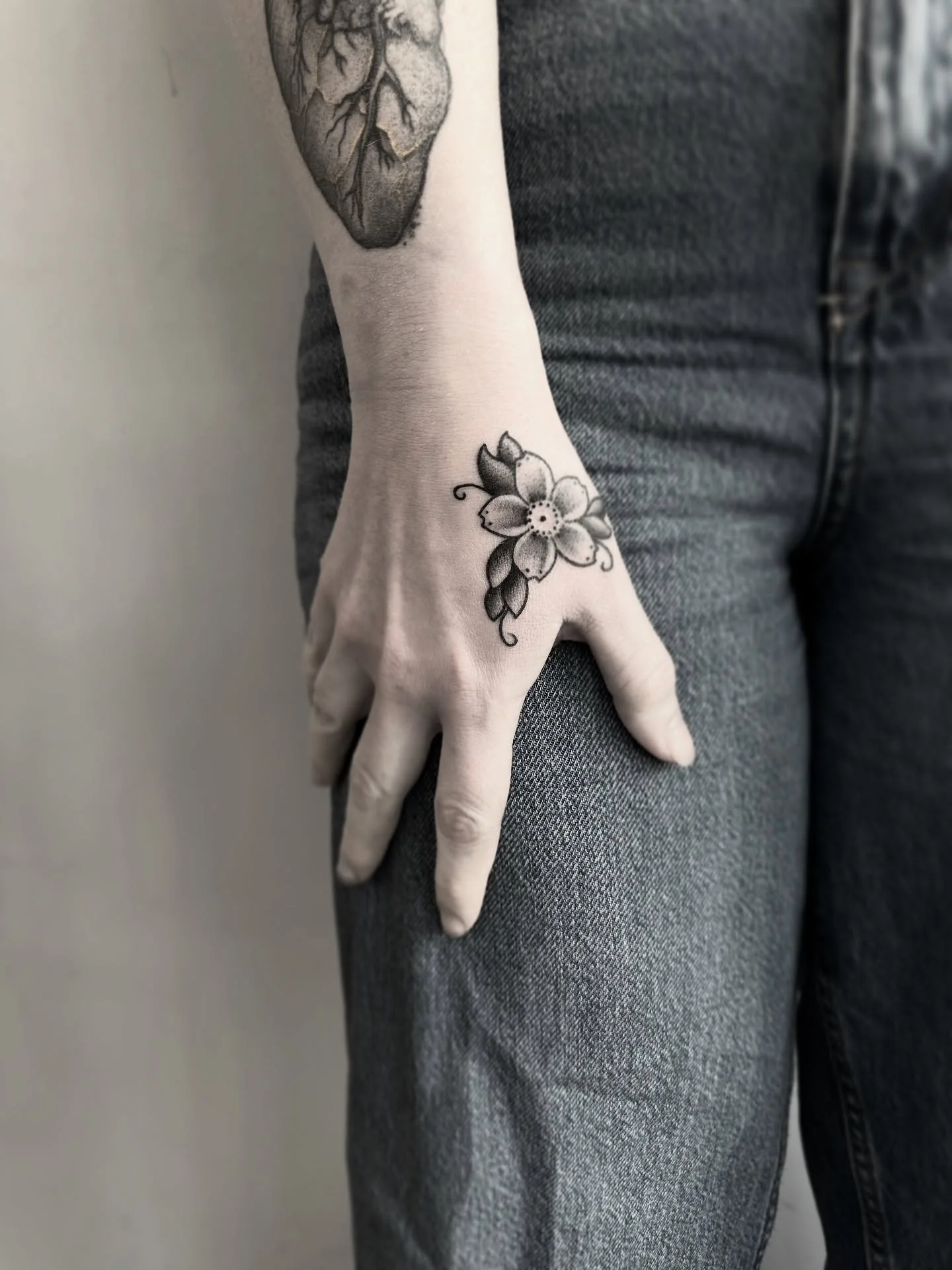 Today’s ink. Lots of hand tattoos this month.
All different styles including trad tattoos, Dotwork and Blackwork…… so, When we doing yours???
Give me a shout via email neill@almostangels.co.uk
#blackworktattoos #cambstattooartist