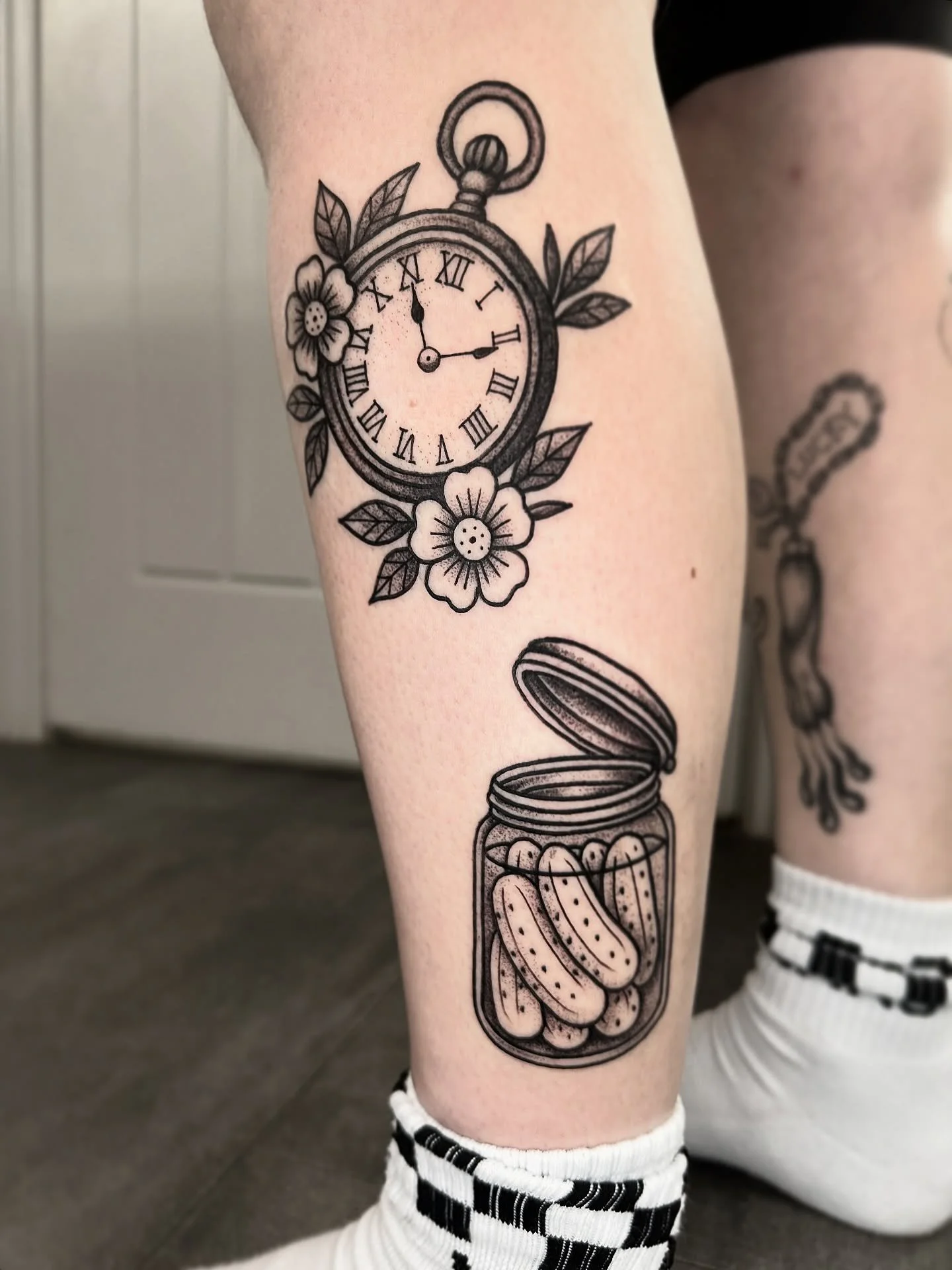 Today’s iNK. Old skool Trad bangers baby!!! Absolutely loved creating and tattooing these designs. Another fantastic day had in the studio 🤘🏼
For your ideas give me a shout neill@almostangels.co.uk 
#tradtattoos #boldwillhold #legtattoos #ol