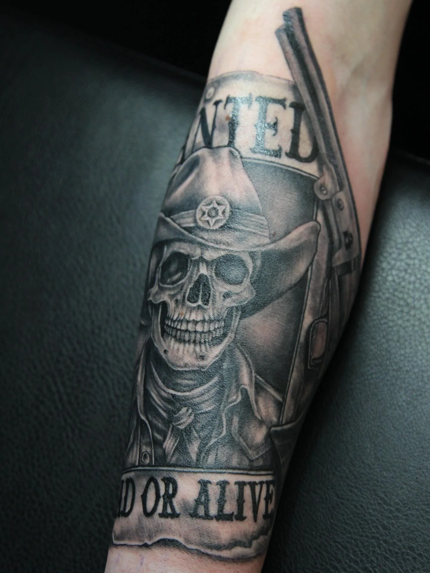 A huge shoutout to @freddie_tyrrell for powering through two full days on this Western-inspired sleeve by Steve. Still a work in progress, but already coming together beautifully! 💀🐎🌵🏜️

📌 @stevetuckertattoos 
📧Looking to book in? Drop Steve an