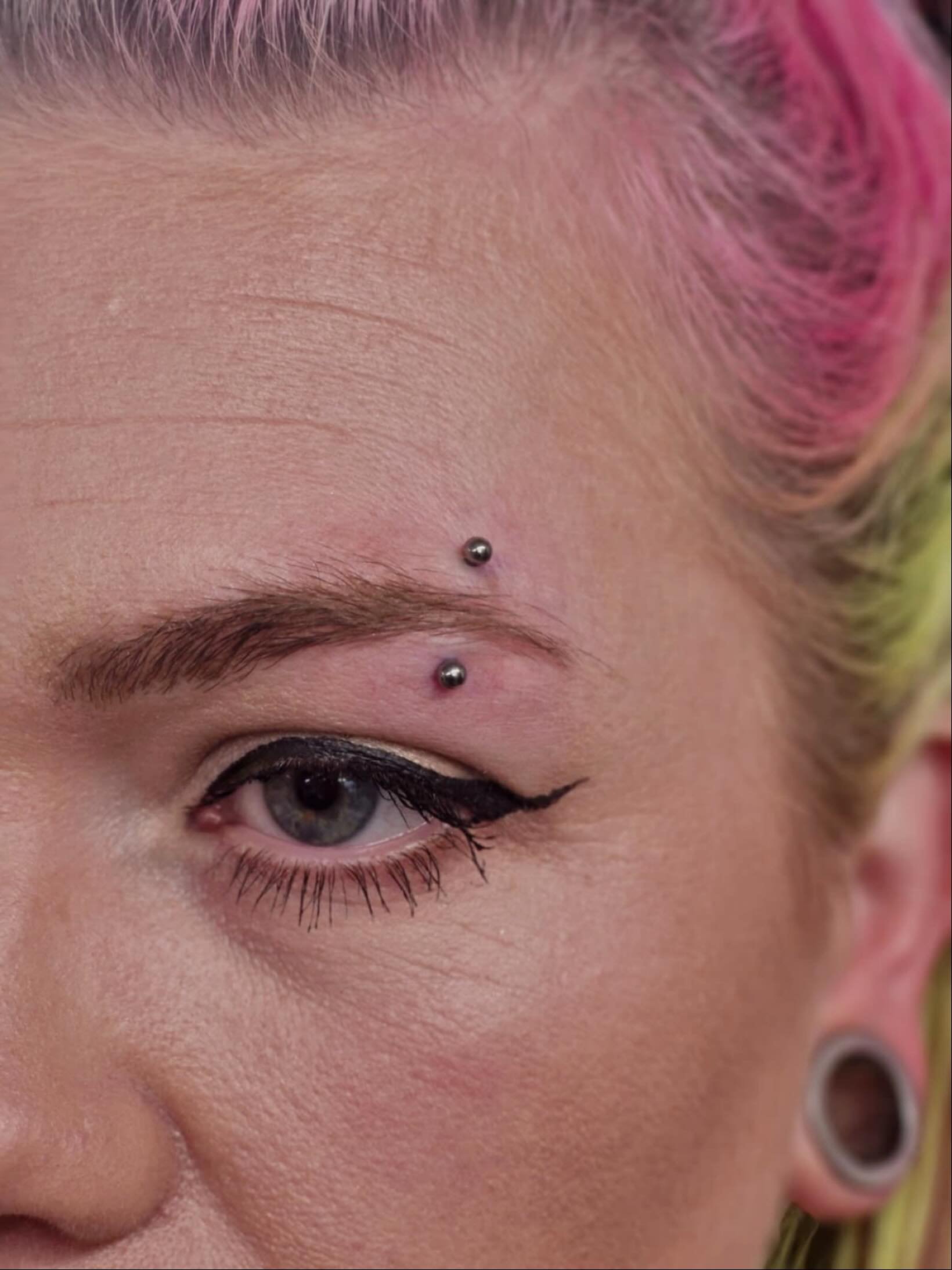 Fresh eyebrow piercing by Dave 🪡

⭐️Eyebrow piercing 
🪡Needle only!
📍Ely, Cambridgeshire: @aatattoofamily 
⏱️30 minute appointment 
📆Availability: Tuesdays to Saturdays
⏰10am-5pm weekdays &amp; 10am-4pm Saturdays 
🅿️Closest parking: Broad Street