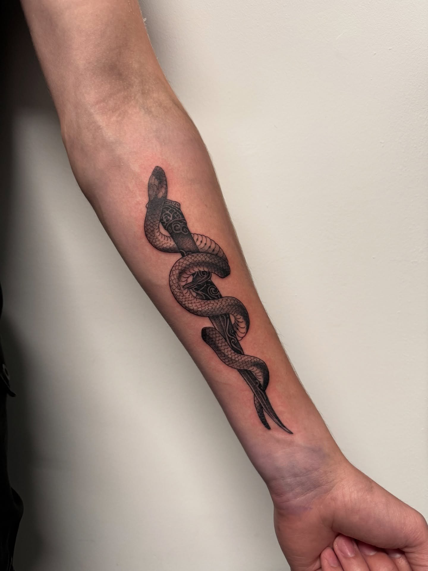 Ebony Dagger &amp; Snake from one of the best games ever made! Do you know it?

For bookings and enquiries email me on louie@almostangels.co.uk 

Made at @aatattoofamily 
📍 10 Fore Hill, Ely, Cambs, CB7 4AF

Supported by @checkmatetattoocare 

#tatt