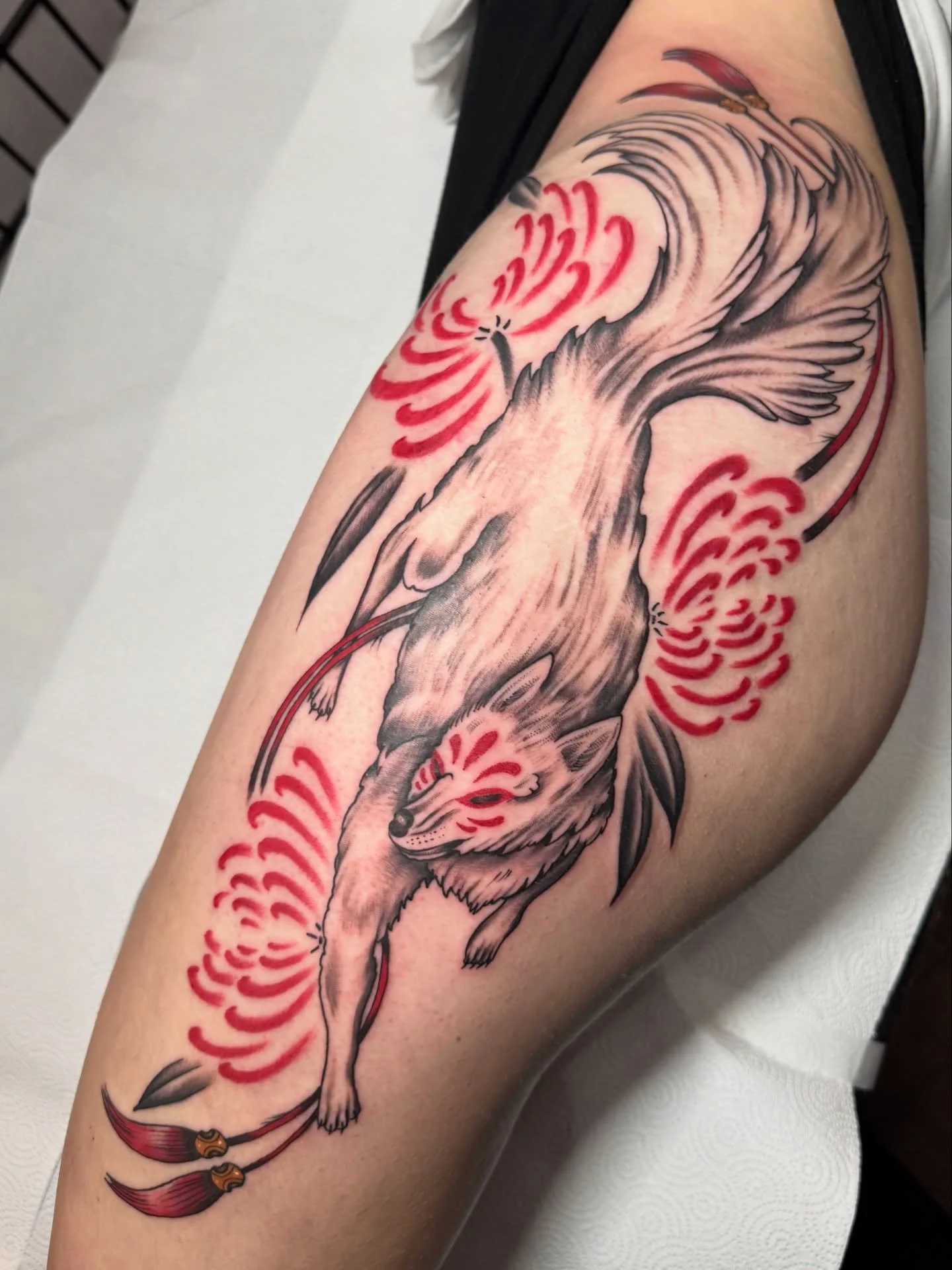 🦊📿 Kitsune &amp; Spider Lily piece from today 📿🦊 Thanks a lot Sam!  Thanks for looking, Ben x #tattoo #japanesetattoo #kitsune #fox #essextattoo