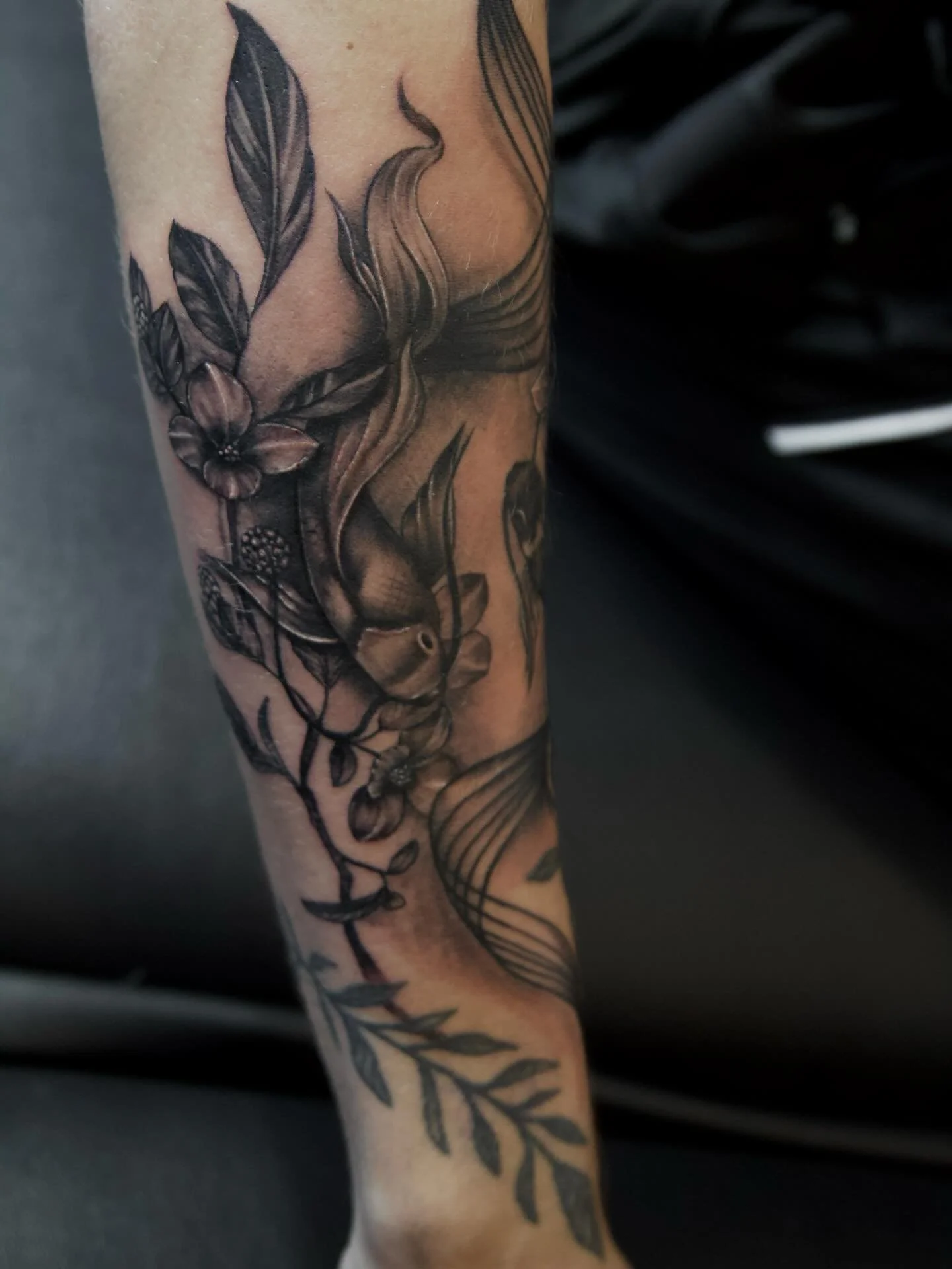 Beautiful koi fish piece from Steve 🌿🪷

📌 @stevetuckertattoos 
📧 Like what you see? Book in with Steve now: steve@almostangels.co.uk