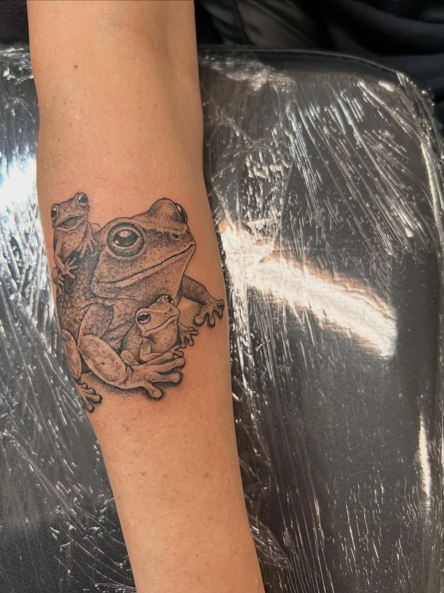 Gorgeous fine-line and stipple  #frogfamily tattoo 🐸💚 email me on : laura@almostangels.co.uk for enquiries ✨
