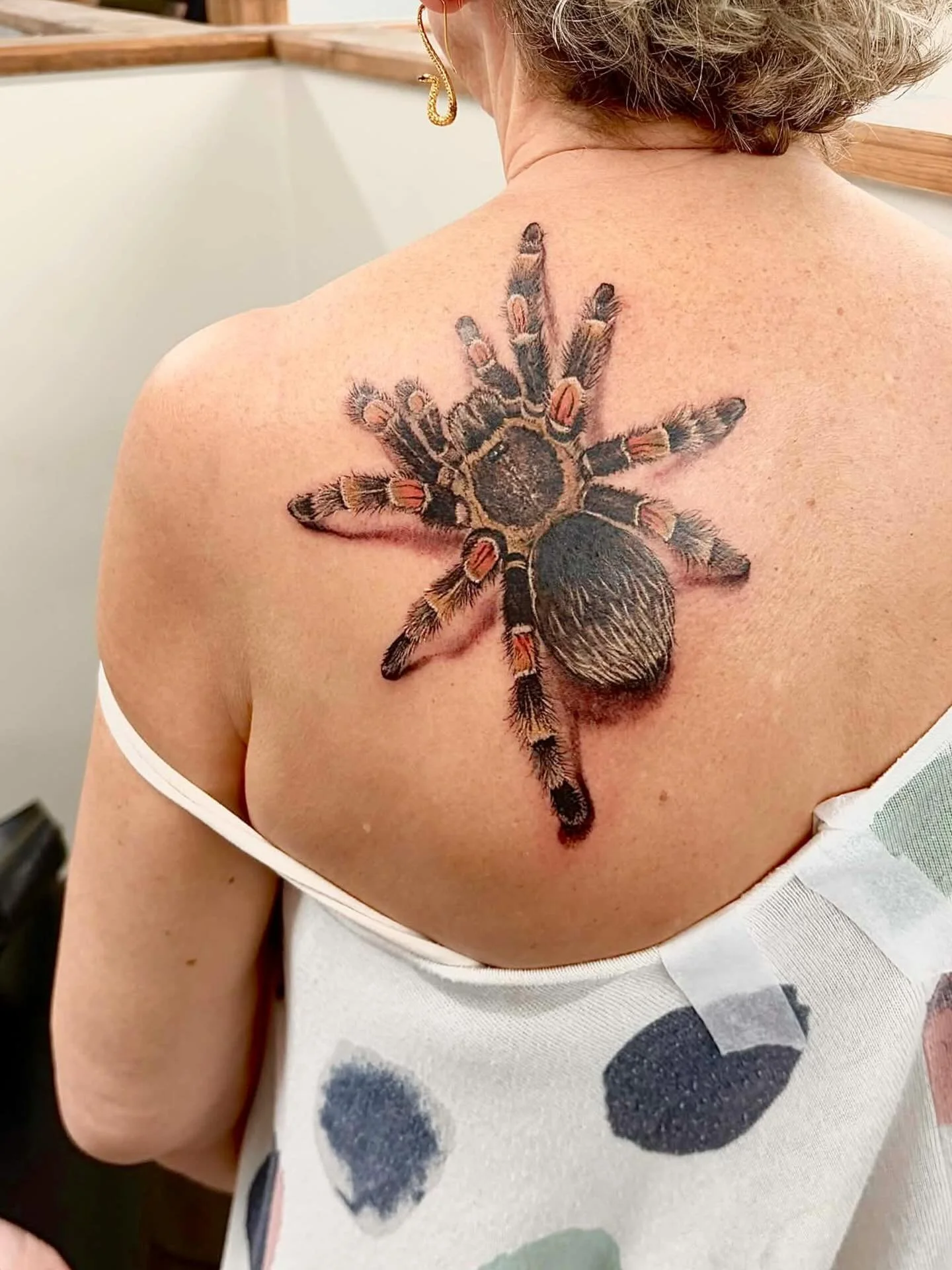 Huge thanks to my client for this request 🕷️ #redkneemexicantarantula .. looking at references for this has been exposure therapy for my fear of spiders!! 😱 He is rather a statement and magnificent ❤️&zwj;🔥 email me for enquiries: laura@almostange