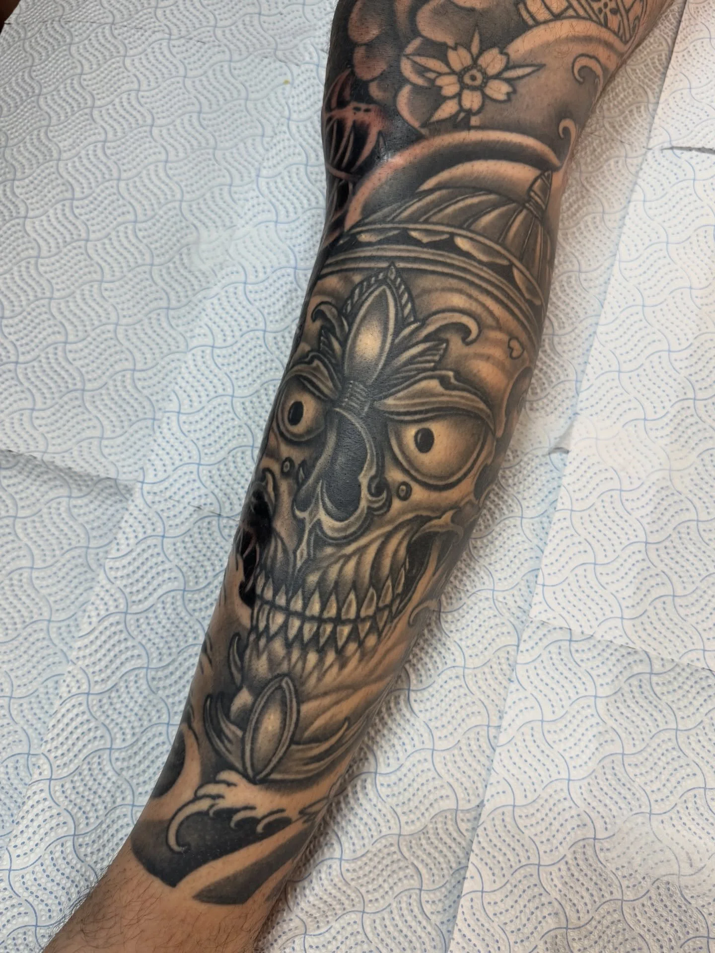 🔱💀 Healed Tibetan skull 💀🔱 Part of an ongoing Japanese leg sleeve! Thanks a lot Shane mate! Thanks for looking, Ben x #tattoo #japanesetattoo #tibetanskull #japanesedragon #essextattoo