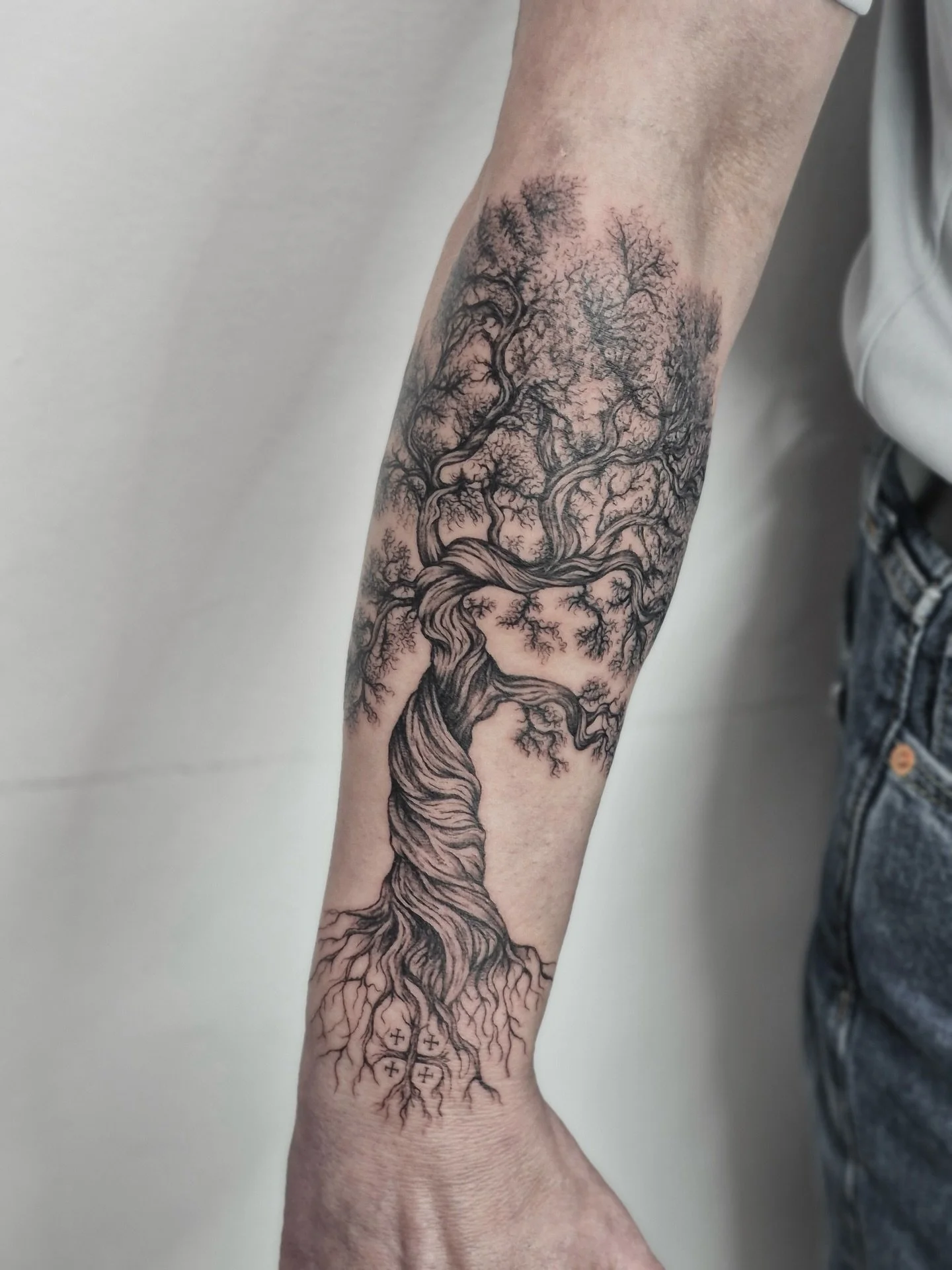 How beautiful is this forearm tree piece by Tiegan? 🌳

📌 @tieganjade_tattoo 
📧For bookings &amp; enquires, email tiegan@almostangels.co.uk