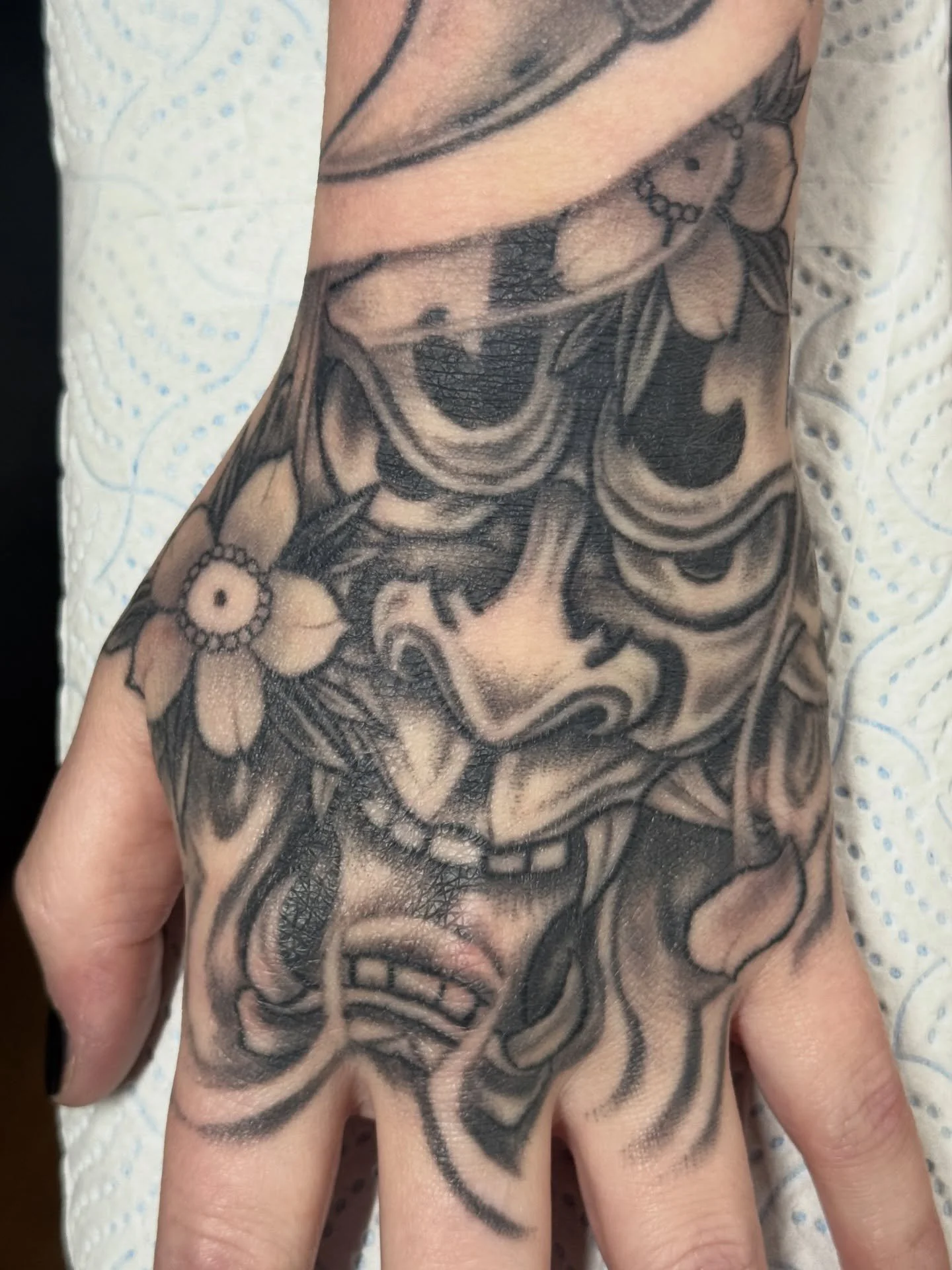 👹 Fully healed Hannya hand piece 👹 Thanks a lot Jen! Thanks for looking, Ben x #tattoo #japanesetattoo #hannya #handtattoo #essextattoo