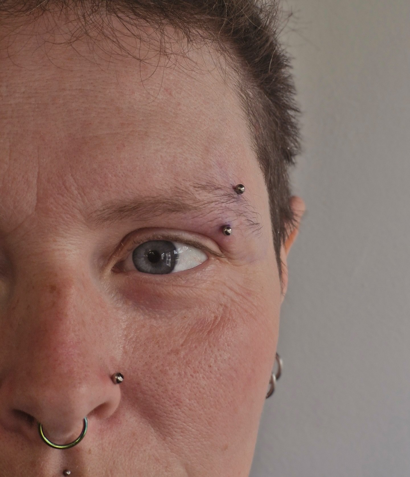 Fresh eyebrow piercing for Dave&rsquo;s client 🧷

📌 @piercingswithdave 
⭐️Eyebrow piercing
🪡Needle only!
📍Ely, Cambridgeshire: @aatattoofamily 
⏱️15 minute appointment for jewellery changes 
📆Availability: Tuesdays to Saturdays
⏰10am-5pm weekday