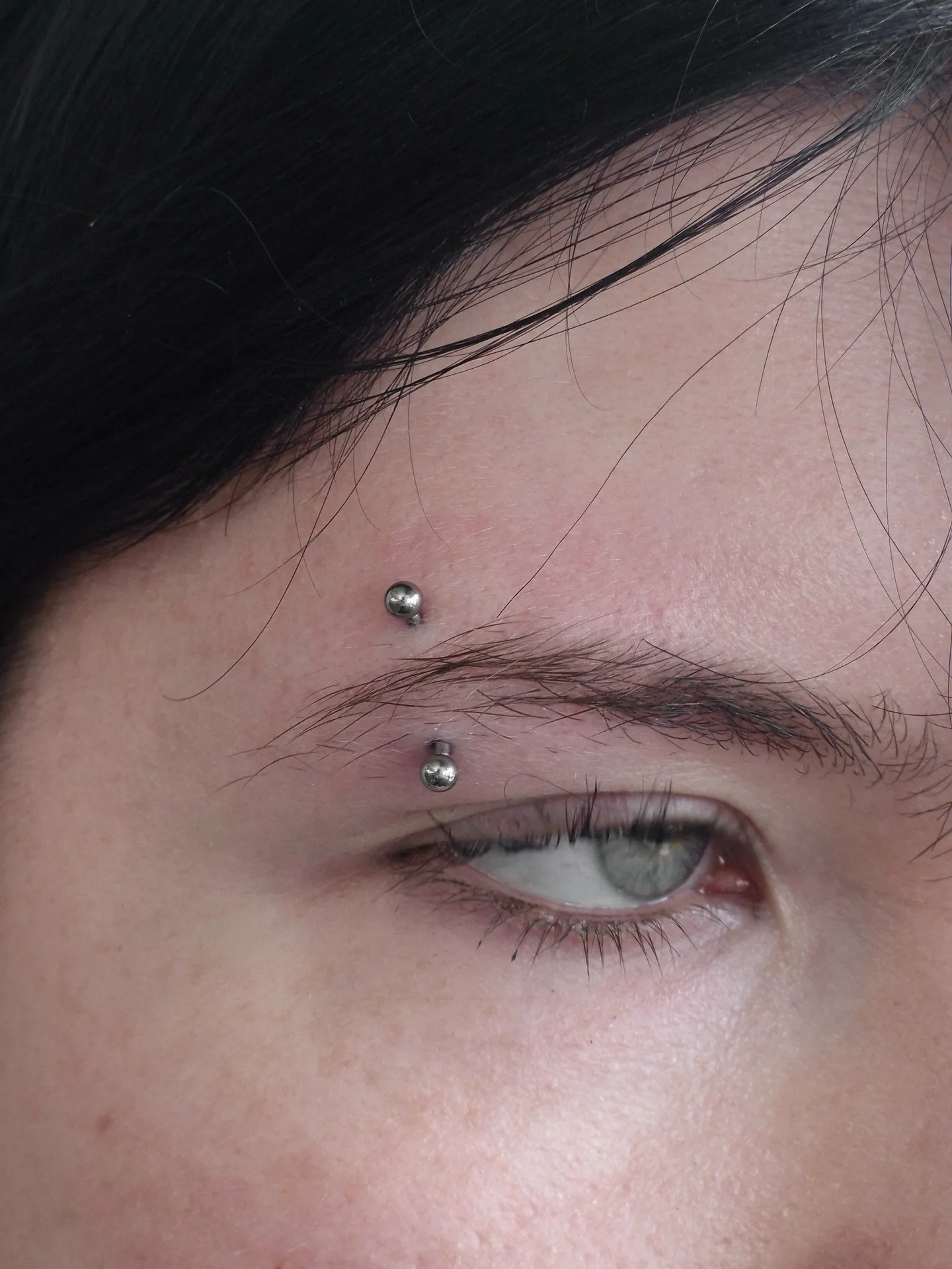 Fresh piercing for Dave&rsquo;s client- we&rsquo;re loving all the eyebrow piercings at the minute! 🖤

📌 @piercingswithdave 
⭐️Eyebrow piercing 
🪡Needle only!
📍Ely, Cambridgeshire: @aatattoofamily 
⏱️30 minute appointment
📆Availability: Tuesdays