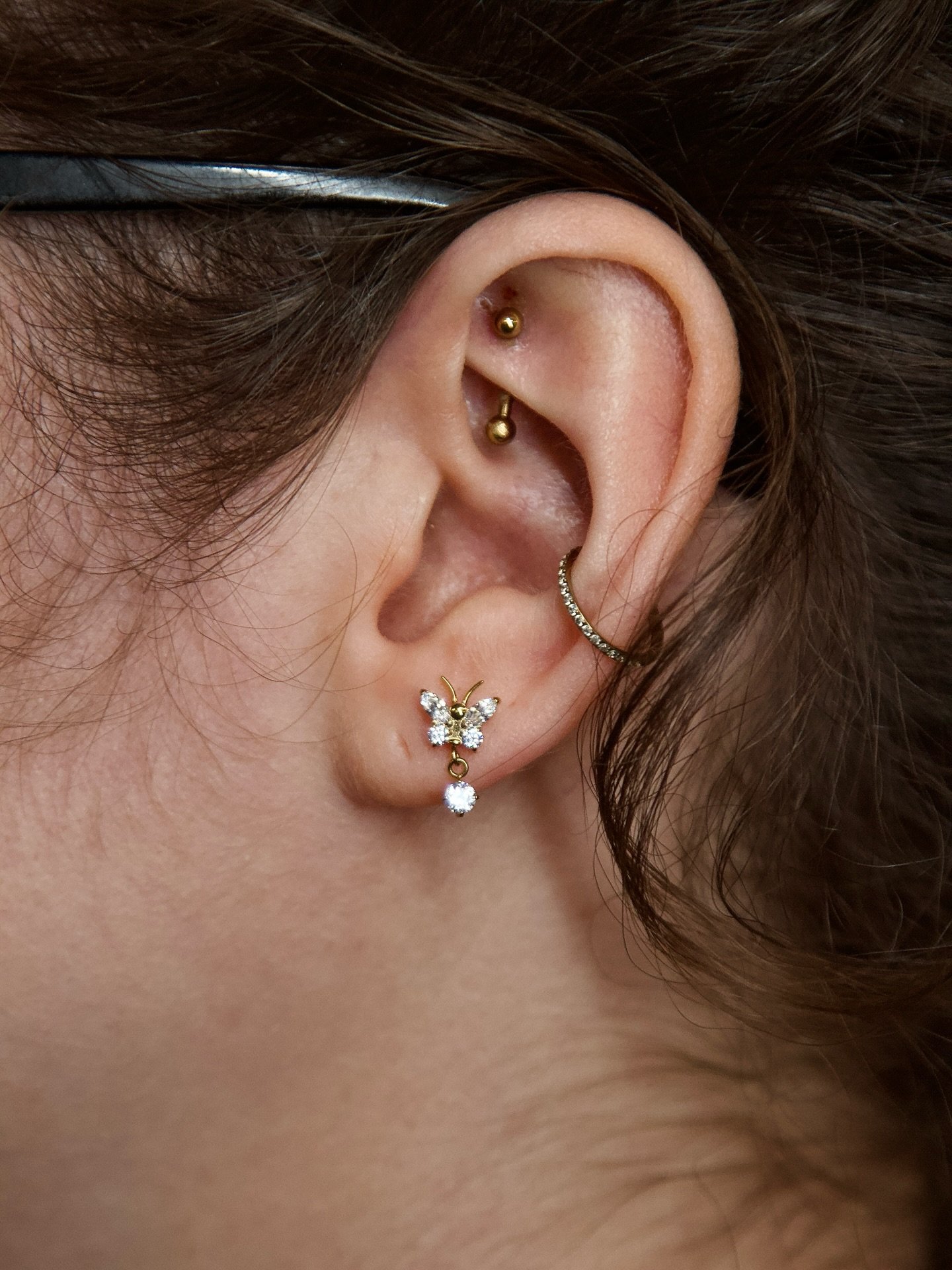 Jewellery change for Dave&rsquo;s lovely client- how beautiful is this butterfly piece?!🦋✨

📌 @piercingswithdave 
⭐️Lobe jewellery change 
🪡Needle only!
📍Ely, Cambridgeshire: @aatattoofamily 
⏱️15 minute appointment for jewellery changes 
📆Avail