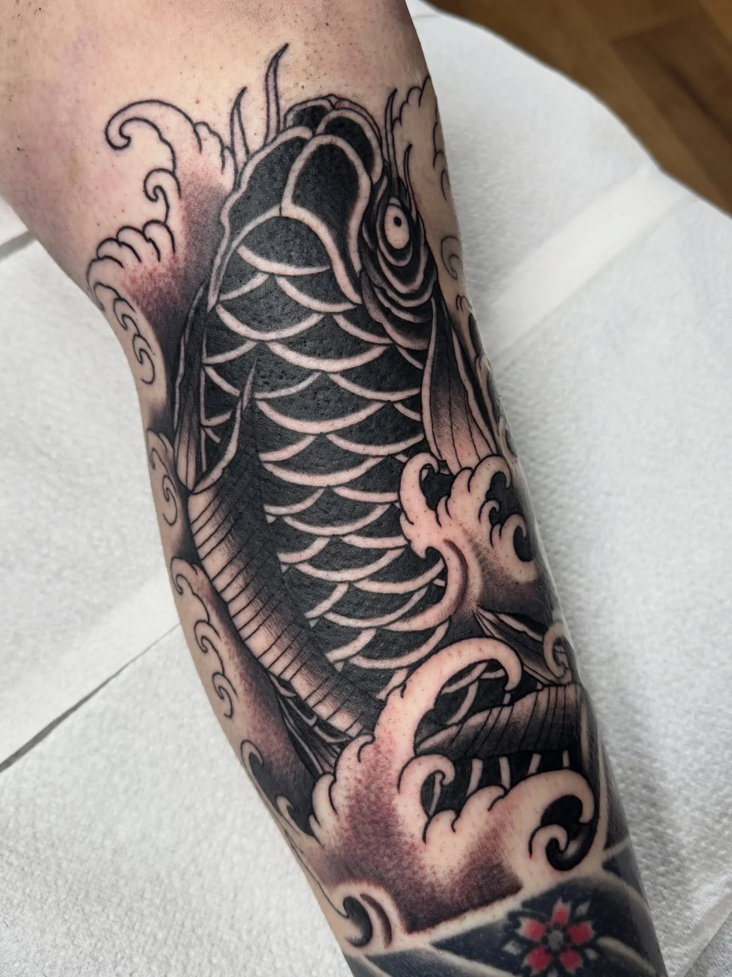 🐟 Koi leg piece started today 🐟 Thanks a lot Jen! Look forward to finishing! Thanks for looking, Ben x #tattoo #japanese #japanesetattoo #koi #essextattoo