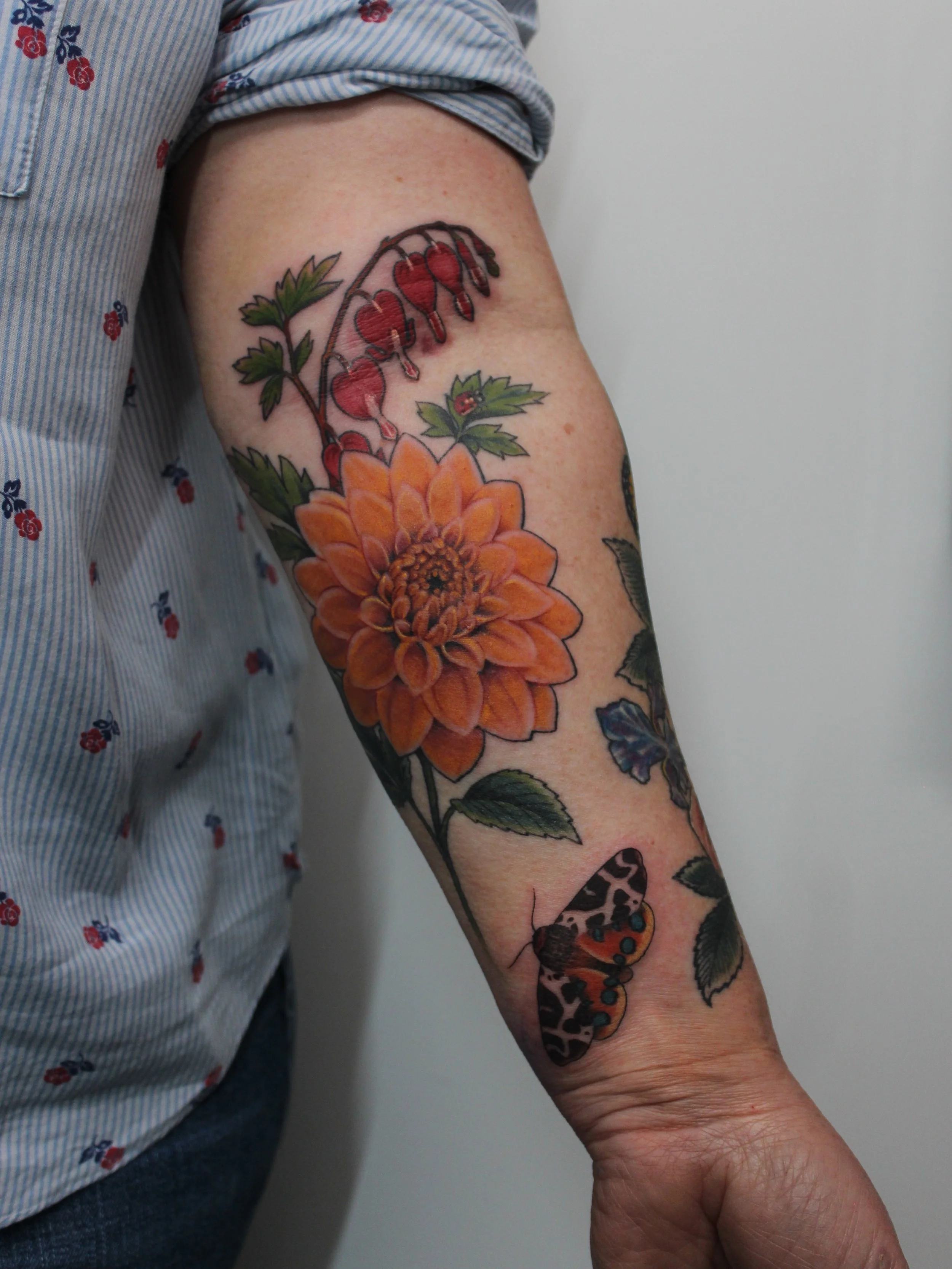 Adding to Vanessa&rsquo;s floral sleeve (healed in second slide)🦋🌹

For bookings and enquiries email me on louie@almostangels.co.uk

Made at @aatattoofamily 
📍10 Fore Hill, Ely, Cambs, CB7 4AF

Supported by @checkmatetattoocare