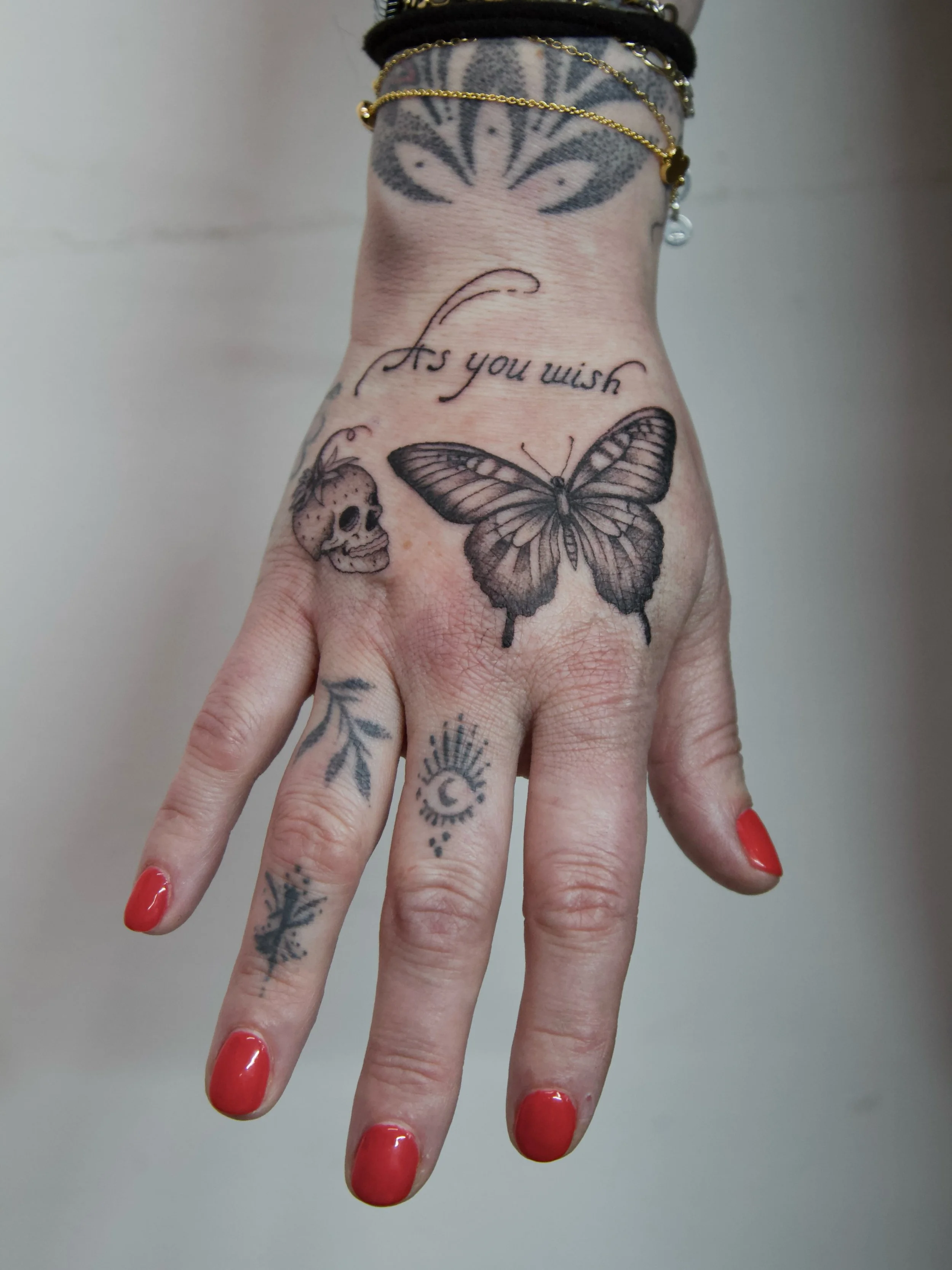 New additions for the lovely @elleofalife_  by Tiegan🦋🖤

📌 @tieganjade_tattoo 
📧For bookings &amp; enquires, email tiegan@almostangels.co.uk