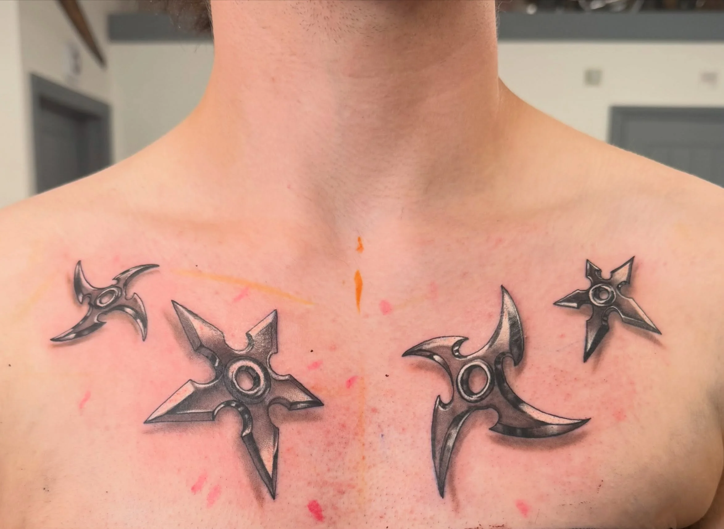 Metallic throwing stars for @jmnnx0.0 

@aatattoofamily 

 #tattoos #illustrativetattoos #illustraive #realism #blackngreytattoos