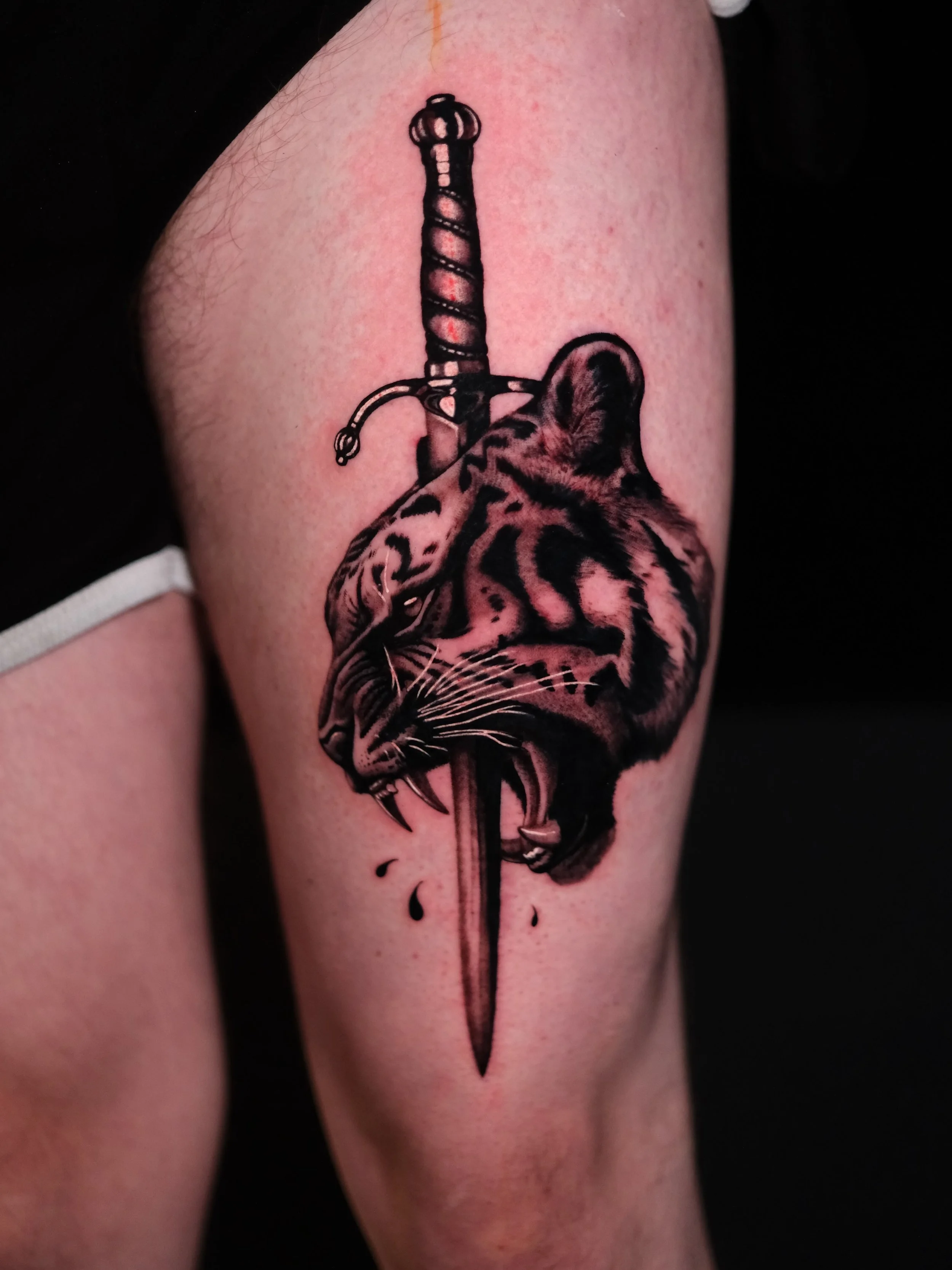 Design of mine chosen and down for @j4mi3_m4r5h36 

#illustraive #realism #blackngreytattoos #bkackngreyrealism