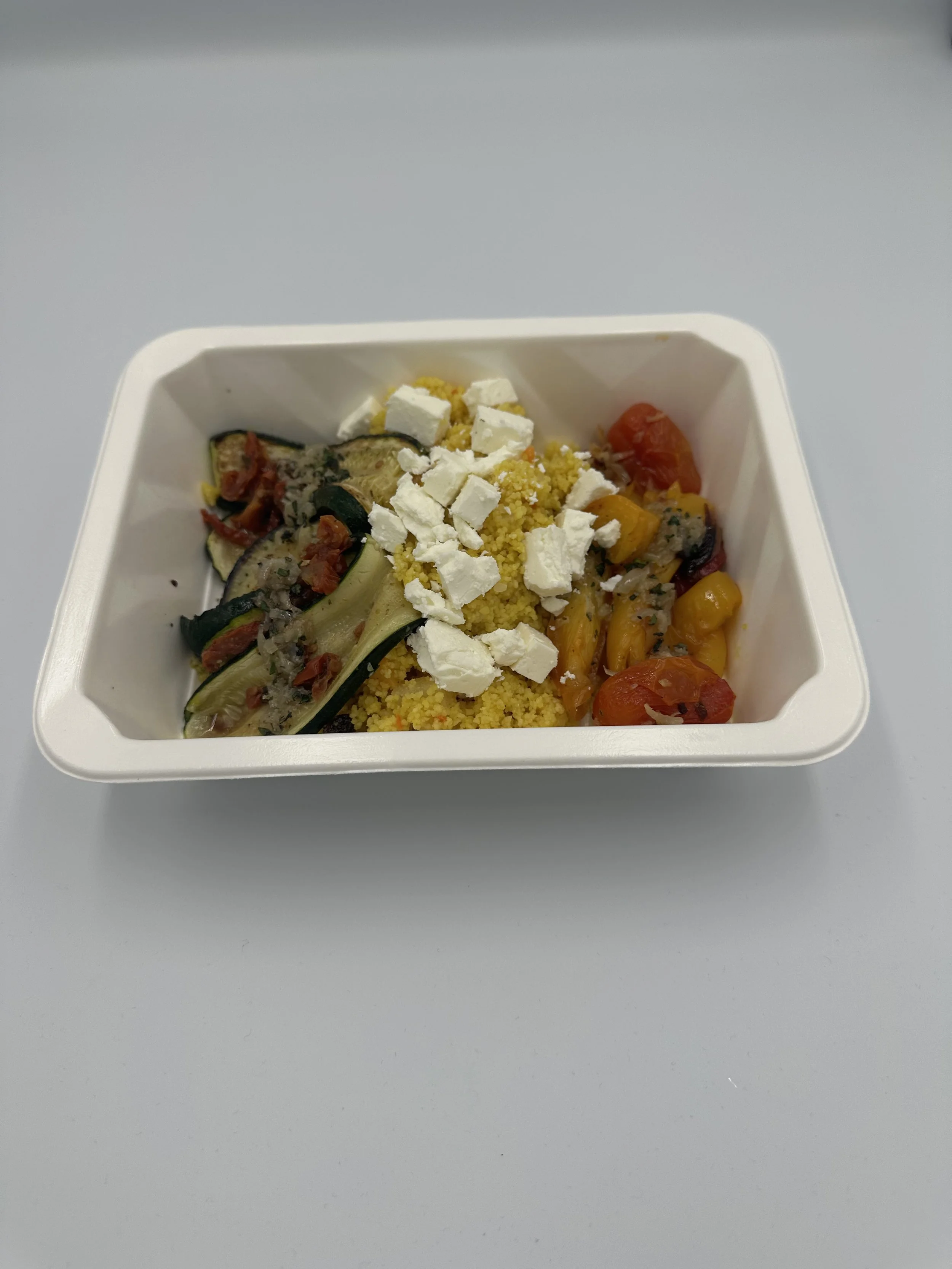 Couscous Salat mit hausgemachtem Antipasti und Feta.jpg