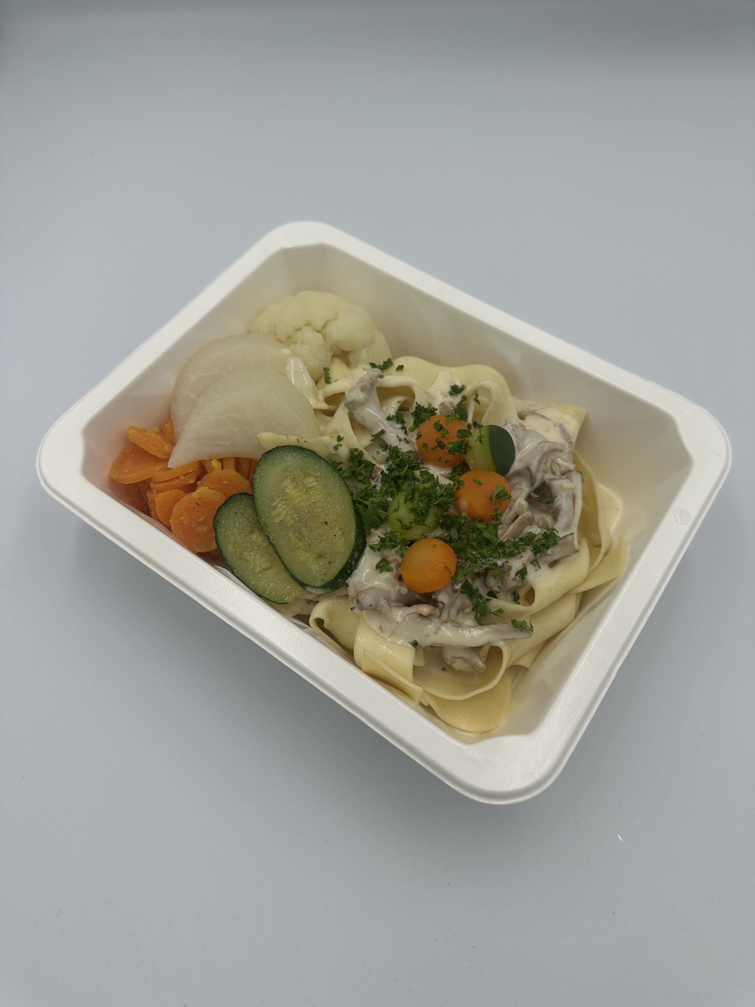 Pfifferlingsrahm Sauce mit Parpadelle und Gemüse.jpg