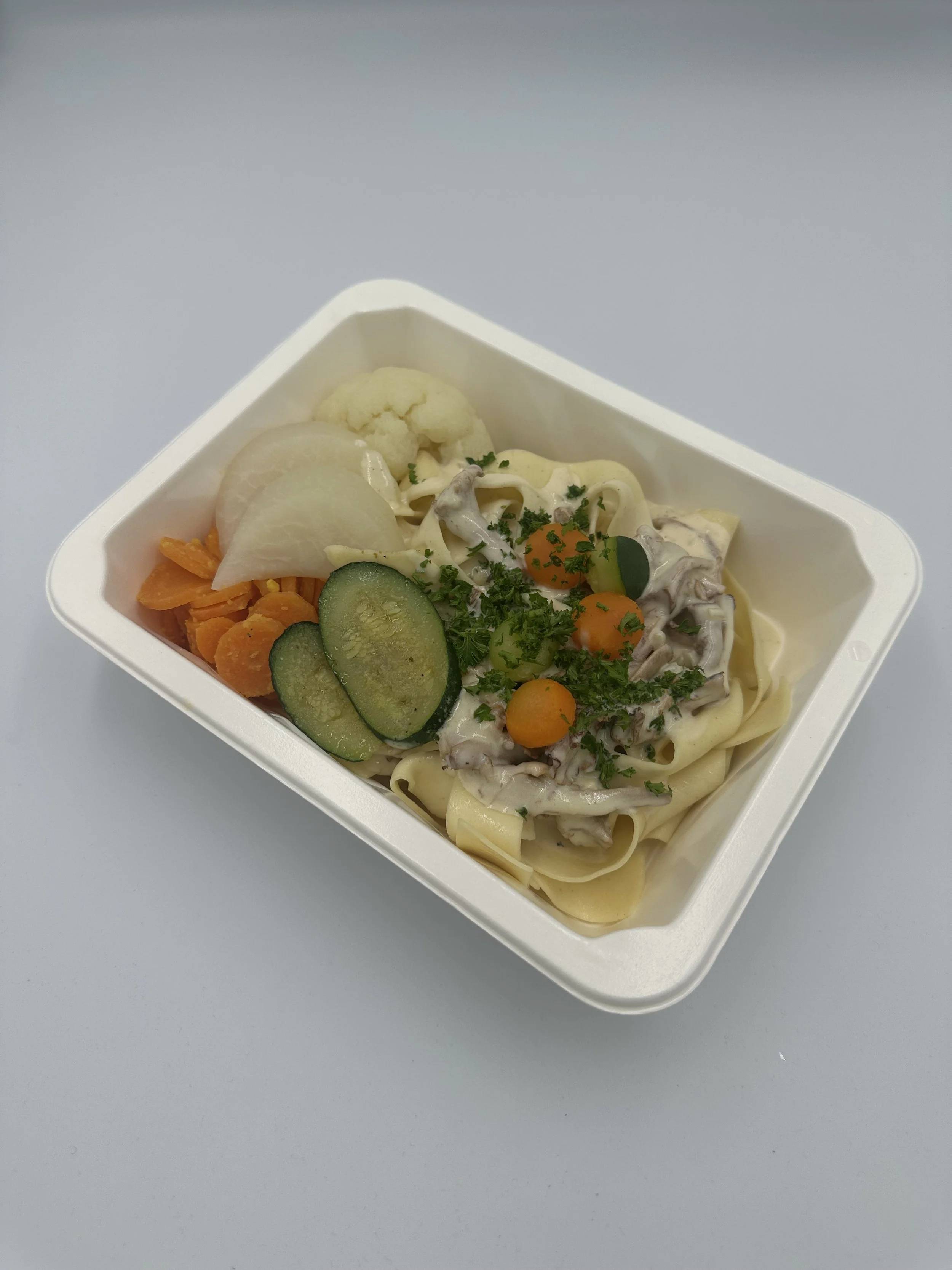 Pfifferlingsrahm Sauce mit Parpadelle und Gemüse.jpg