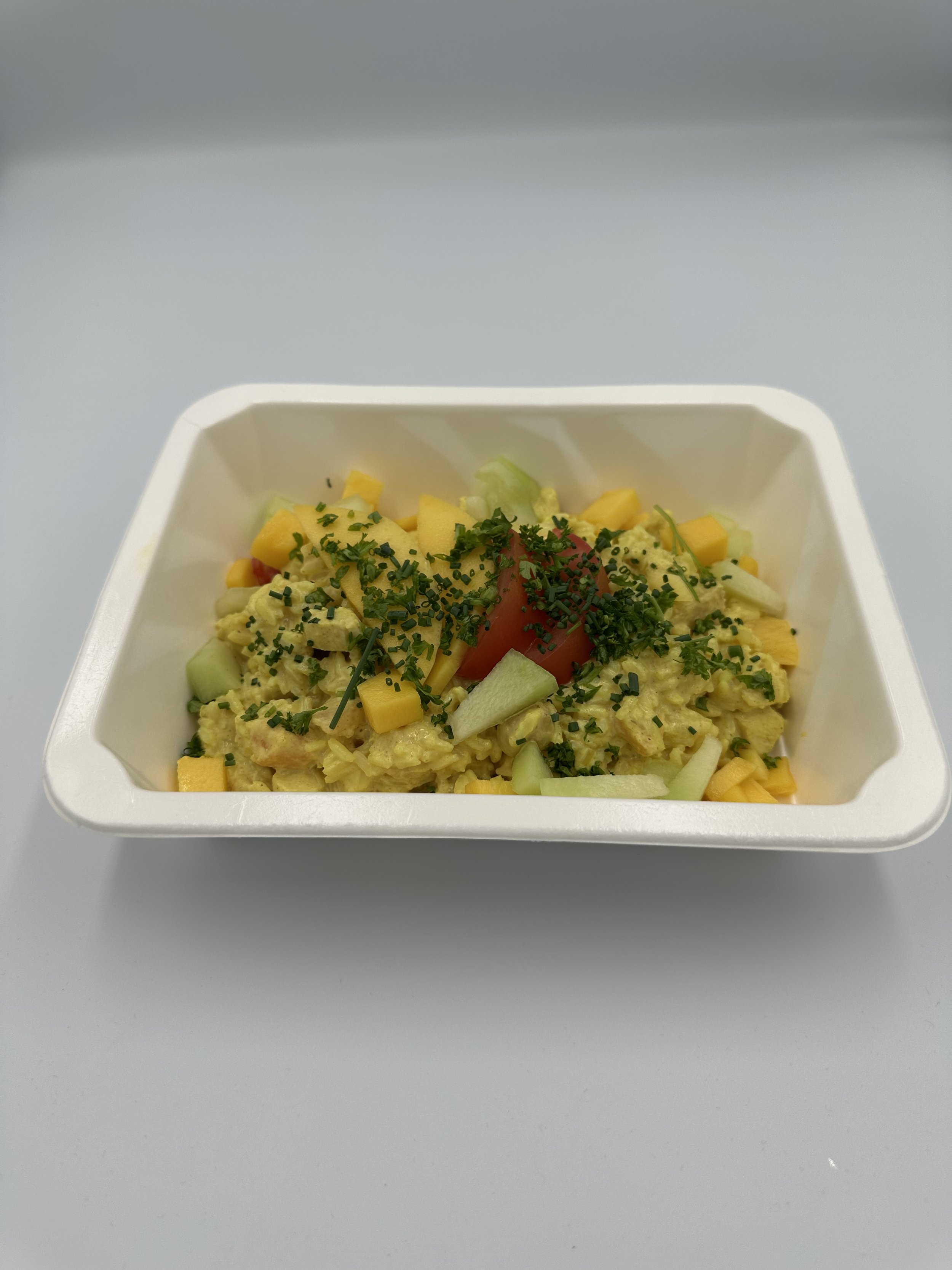 Poulet Reis Currysalat mit Früchten.jpg
