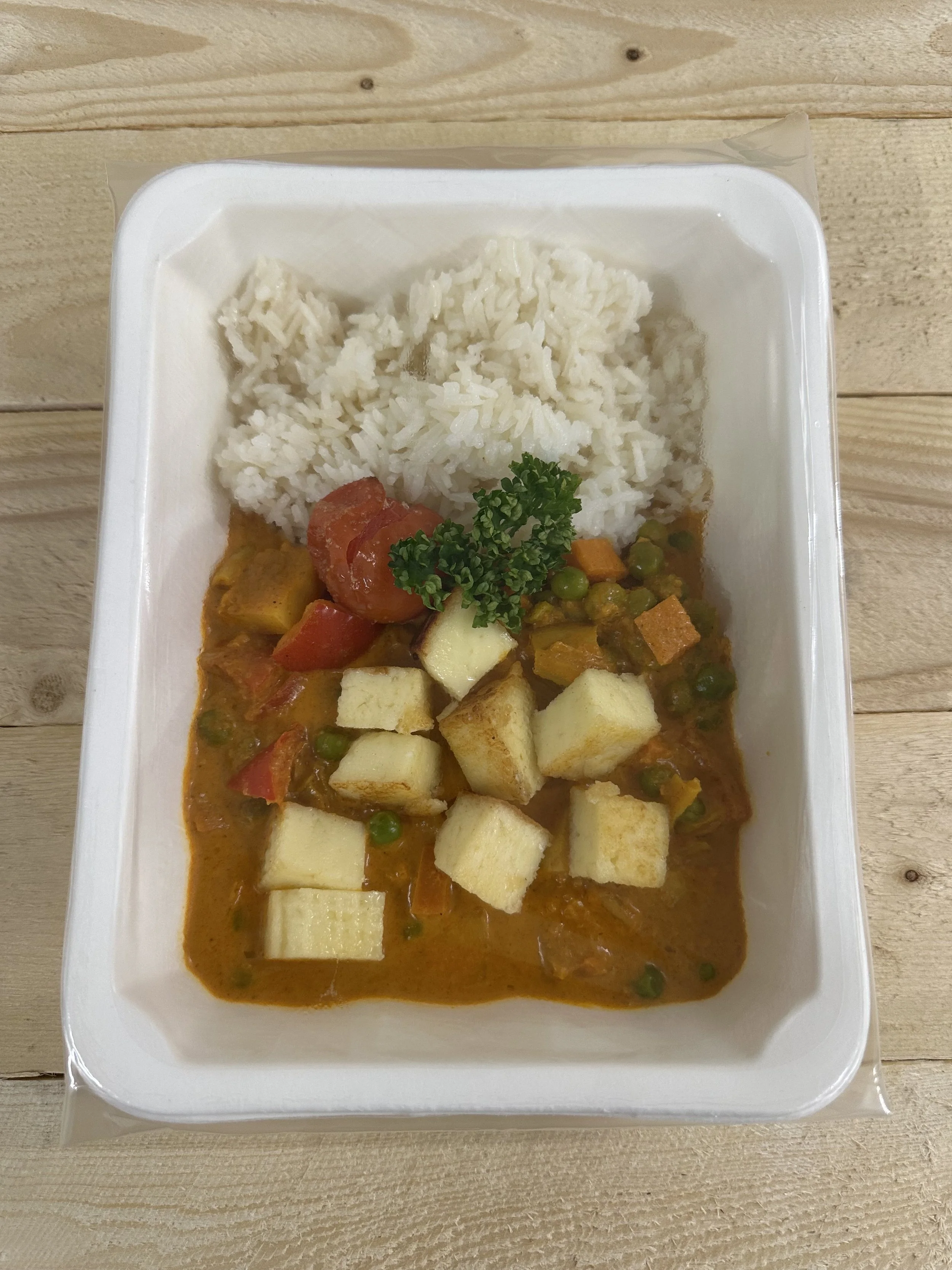 Indisches Gemüsecurry, Jasminreis, Paneer.jpg