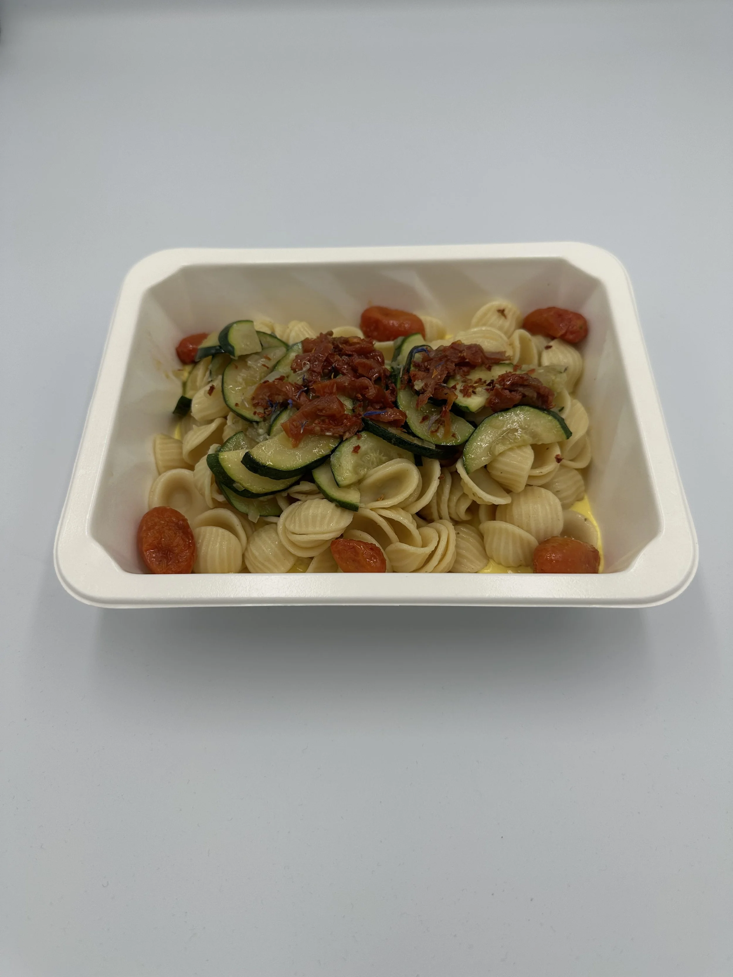 Orichiette mit Safransauce dazu Zucchetti und Cherry Tomaten.jpg