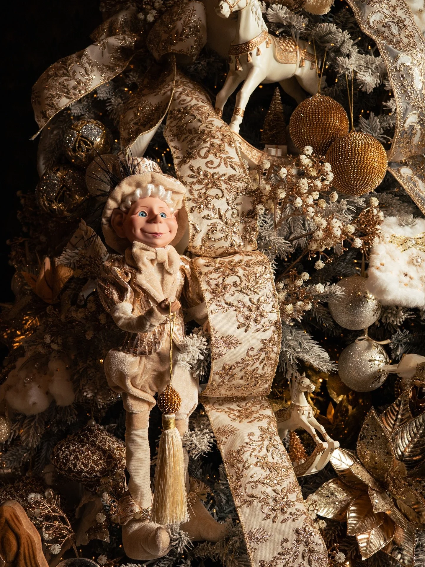 𝘋𝘳𝘦𝘢𝘮𝘪𝘯𝘨 𝘰𝘧 𝘊𝘩𝘳𝘪𝘴𝘵𝘮𝘢𝘴
&bull;
&bull;
&bull;
#lineaverdebergamo #lineaverde #bergamo #christmas #natale #natale #christmasdecor #decorazioninatalizie #christmastree #alberodinatale #negozionatale #christmasstore #colour #colourchrist