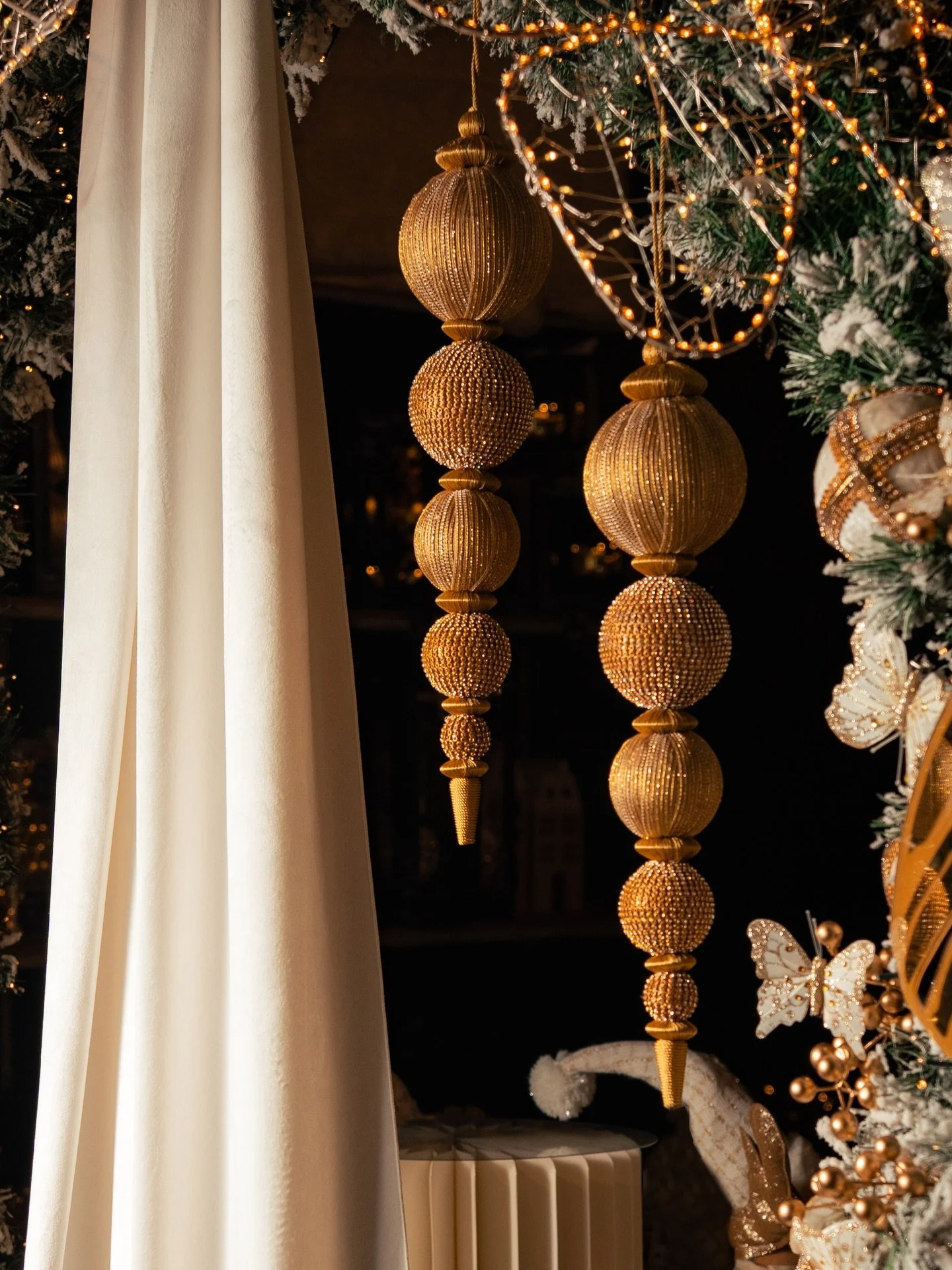𝘋𝘳𝘦𝘢𝘮𝘪𝘯𝘨 𝘰𝘧 𝘊𝘩𝘳𝘪𝘴𝘵𝘮𝘢𝘴
&bull;
&bull;
&bull;
#lineaverdebergamo #lineaverde #bergamo #christmas #natale #natale #christmasdecor #decorazioninatalizie #christmastree #alberodinatale #negozionatale #christmasstore #colour #colourchrist