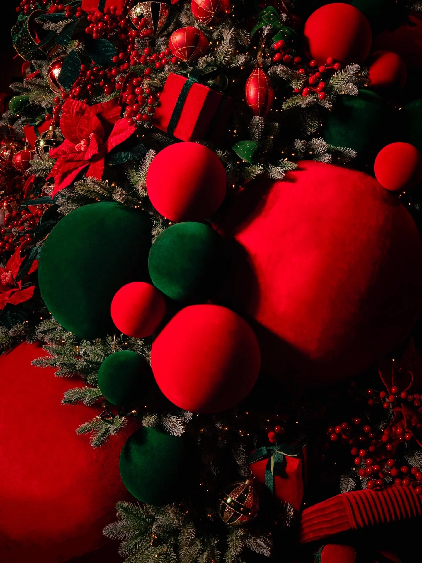 𝘋𝘳𝘦𝘢𝘮𝘪𝘯𝘨 𝘰𝘧 𝘊𝘩𝘳𝘪𝘴𝘵𝘮𝘢𝘴
&bull;
&bull;
&bull;
#lineaverdebergamo #lineaverde #bergamo #christmas #natale #natale #christmasdecor #decorazioninatalizie #christmastree #alberodinatale #negozionatale #christmasstore #colour #colourchrist