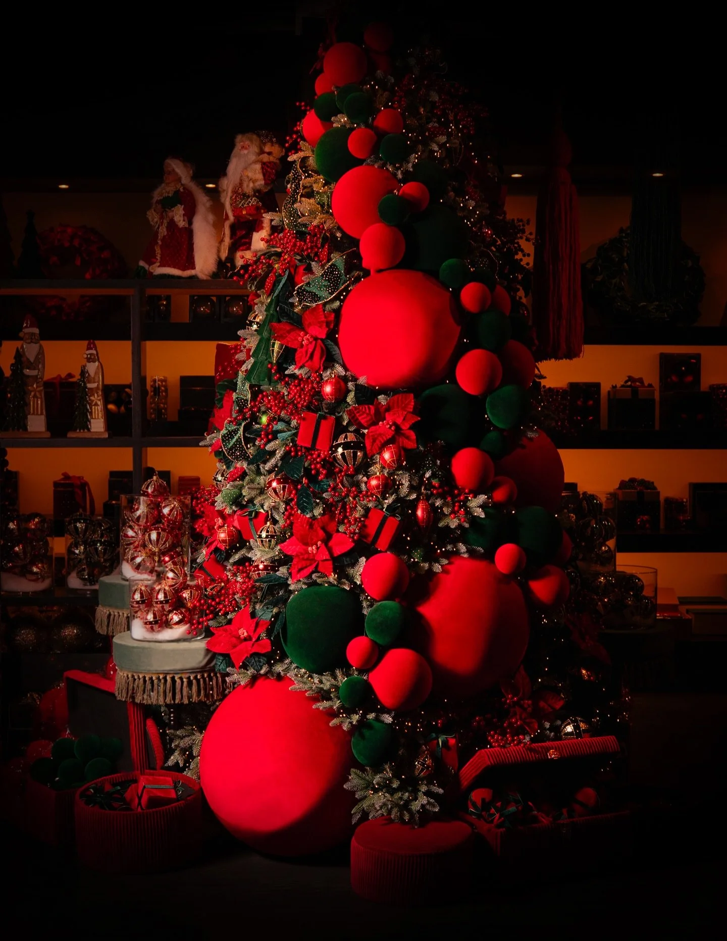 𝘋𝘳𝘦𝘢𝘮𝘪𝘯𝘨 𝘰𝘧 𝘊𝘩𝘳𝘪𝘴𝘵𝘮𝘢𝘴
&bull;
&bull;
&bull;
#lineaverdebergamo #lineaverde #bergamo #christmas #natale #natale #christmasdecor #decorazioninatalizie #christmastree #alberodinatale #negozionatale #christmasstore #colour #colourchrist