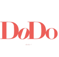 Logo "DoDo" in carattere elegante rosso su sfondo trasparente.