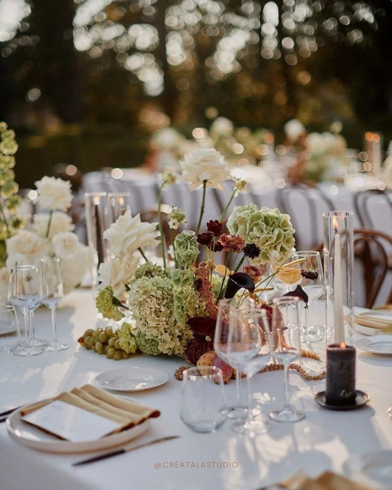 Sometimes, the most beautiful styling choice is the one that lets the setting speak.
Soft blooms in the right tones. Light catching glassware. Space for guests to gather, connect, and linger.
Because every table should be more than a place to sit it 