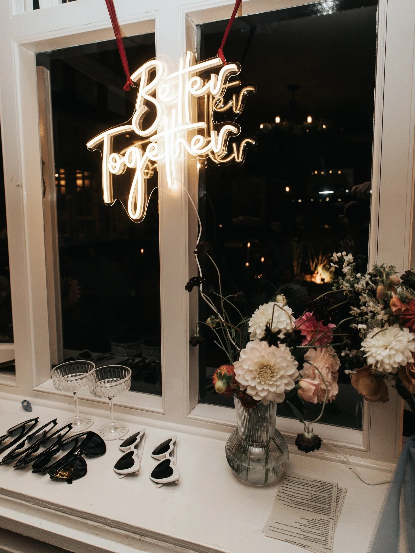 ✨We wanted the evening to feel chic but playful. A neon glow that read Better Together, heart-shaped sunglasses ready for dancing, florals softening the edges little details layered to create a space that felt both stylish and personal.
Available to
