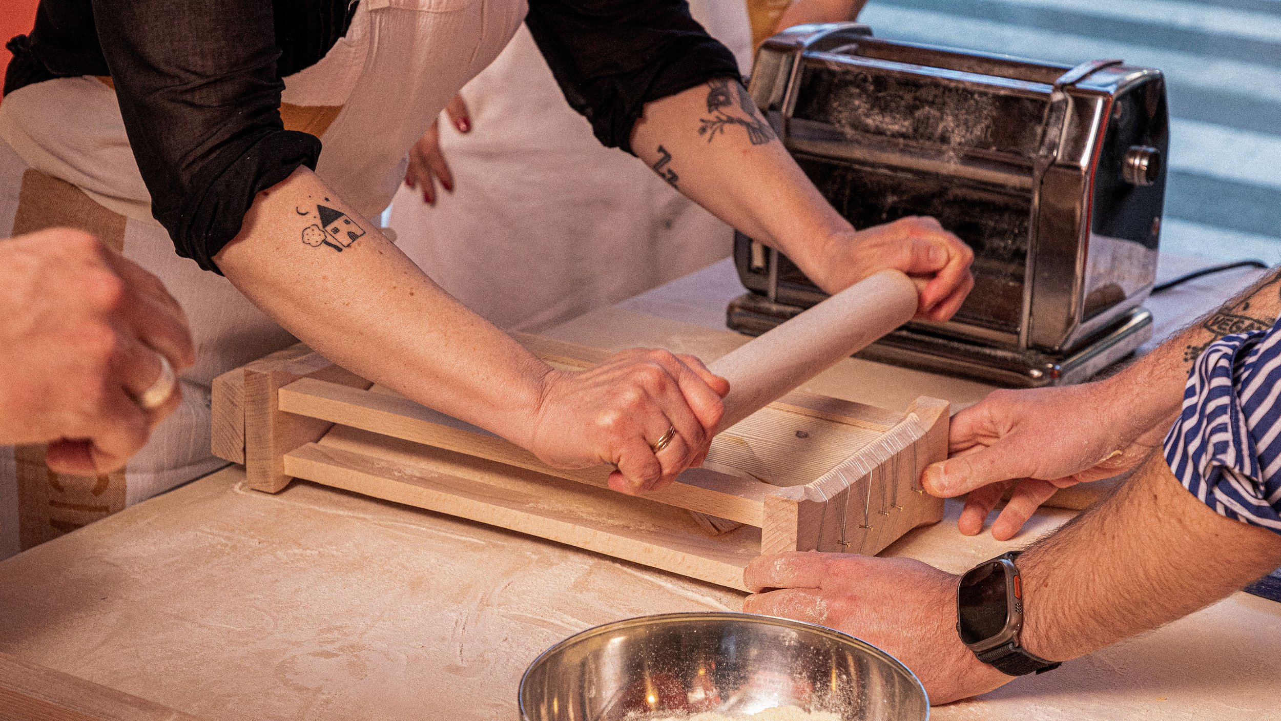 Uso della chitarra per creare i famosi spaghetti.